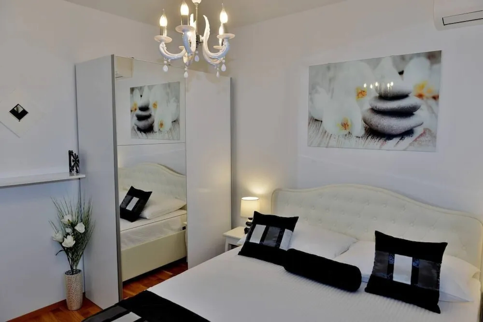 Villa Doris With Heated Pool gym and Kids Playground