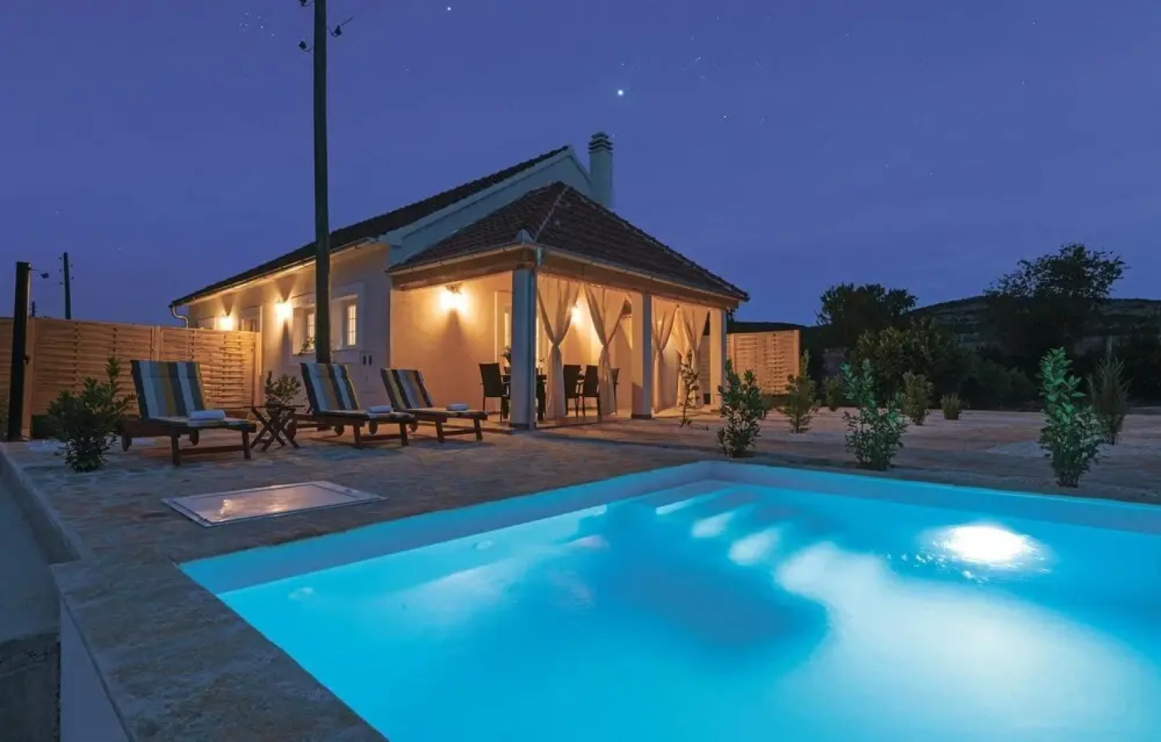 Stunning Home in Radonic With Wifi and 2 Bedrooms