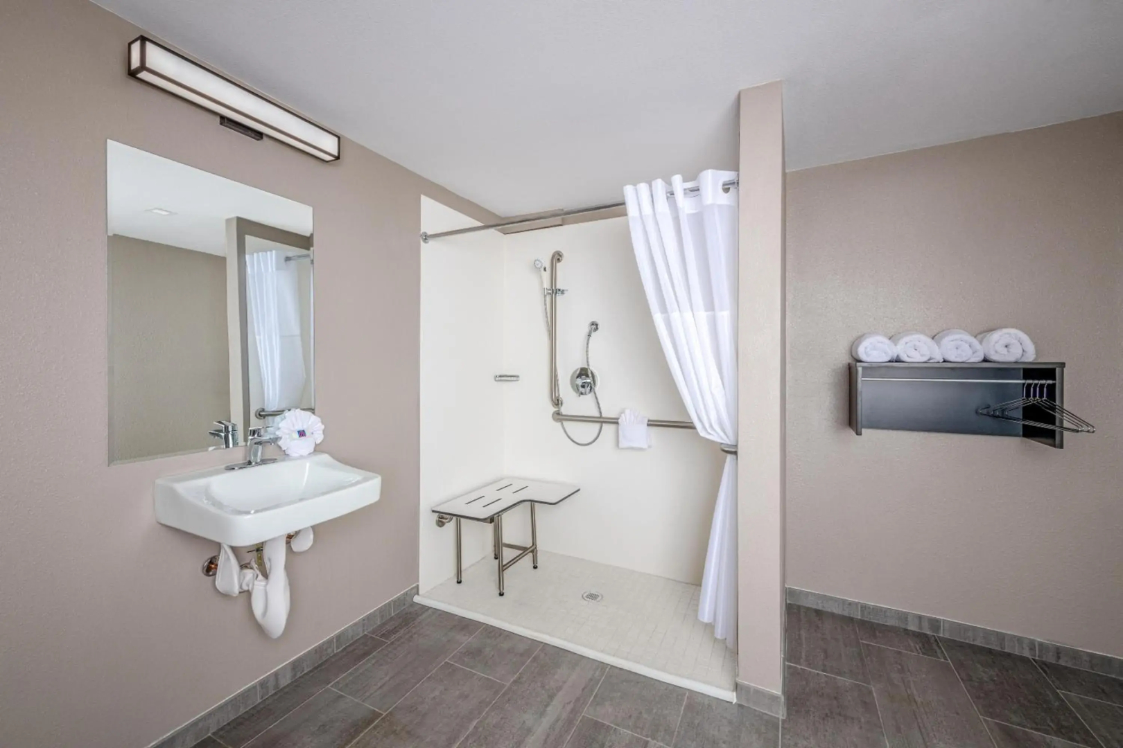 Clarion Inn & Suites DFW North