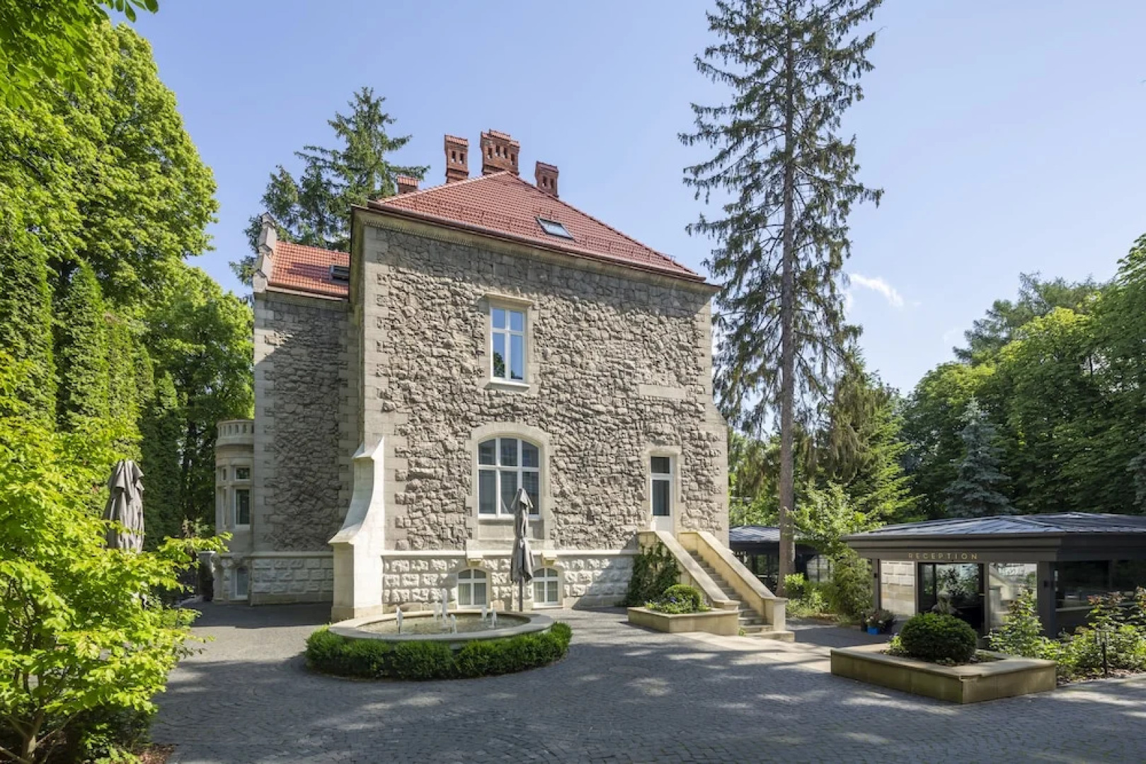 Отель Lion’s Castle