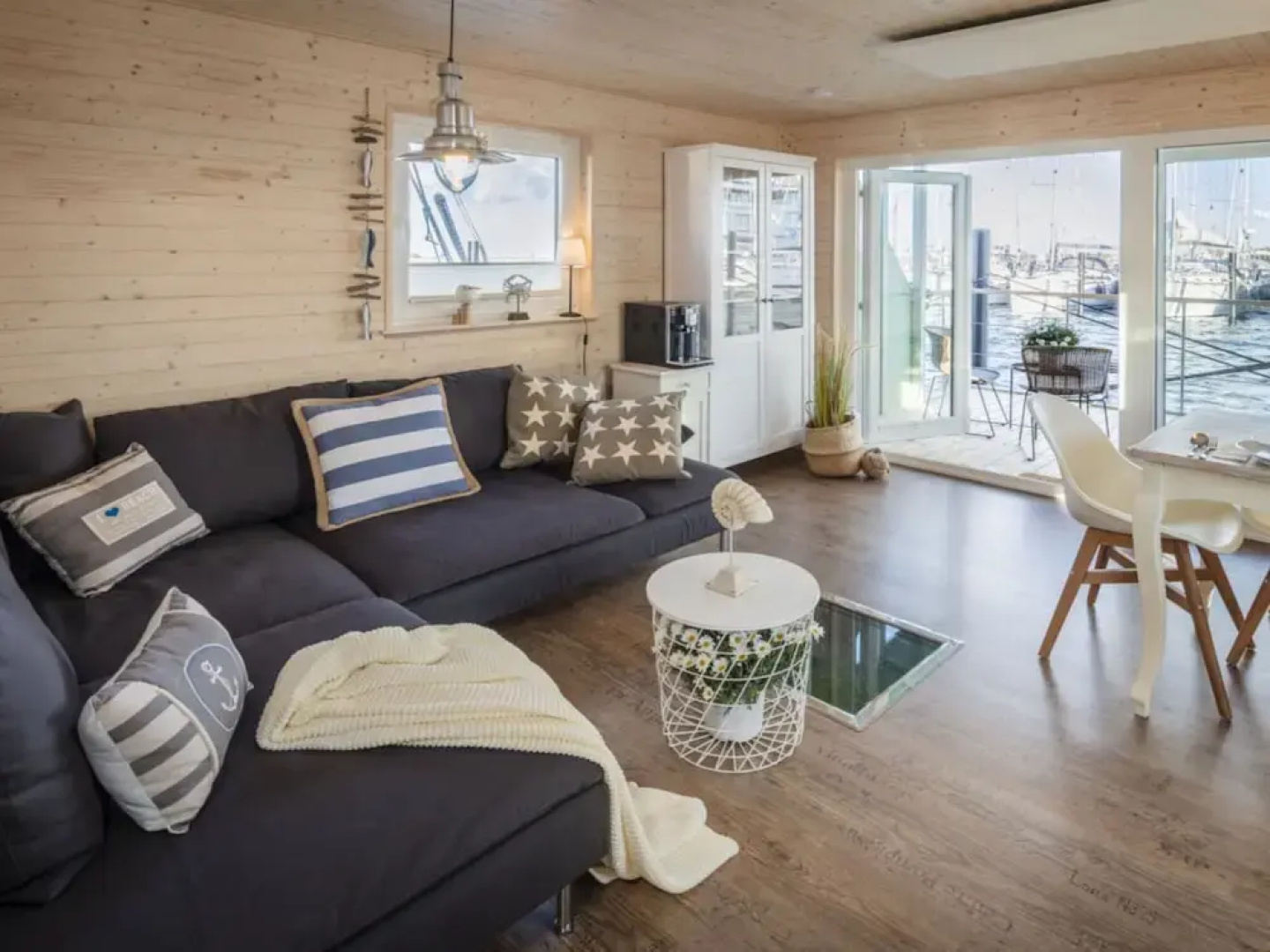 Houseboat Grey Seal Comfortable Vacation Home