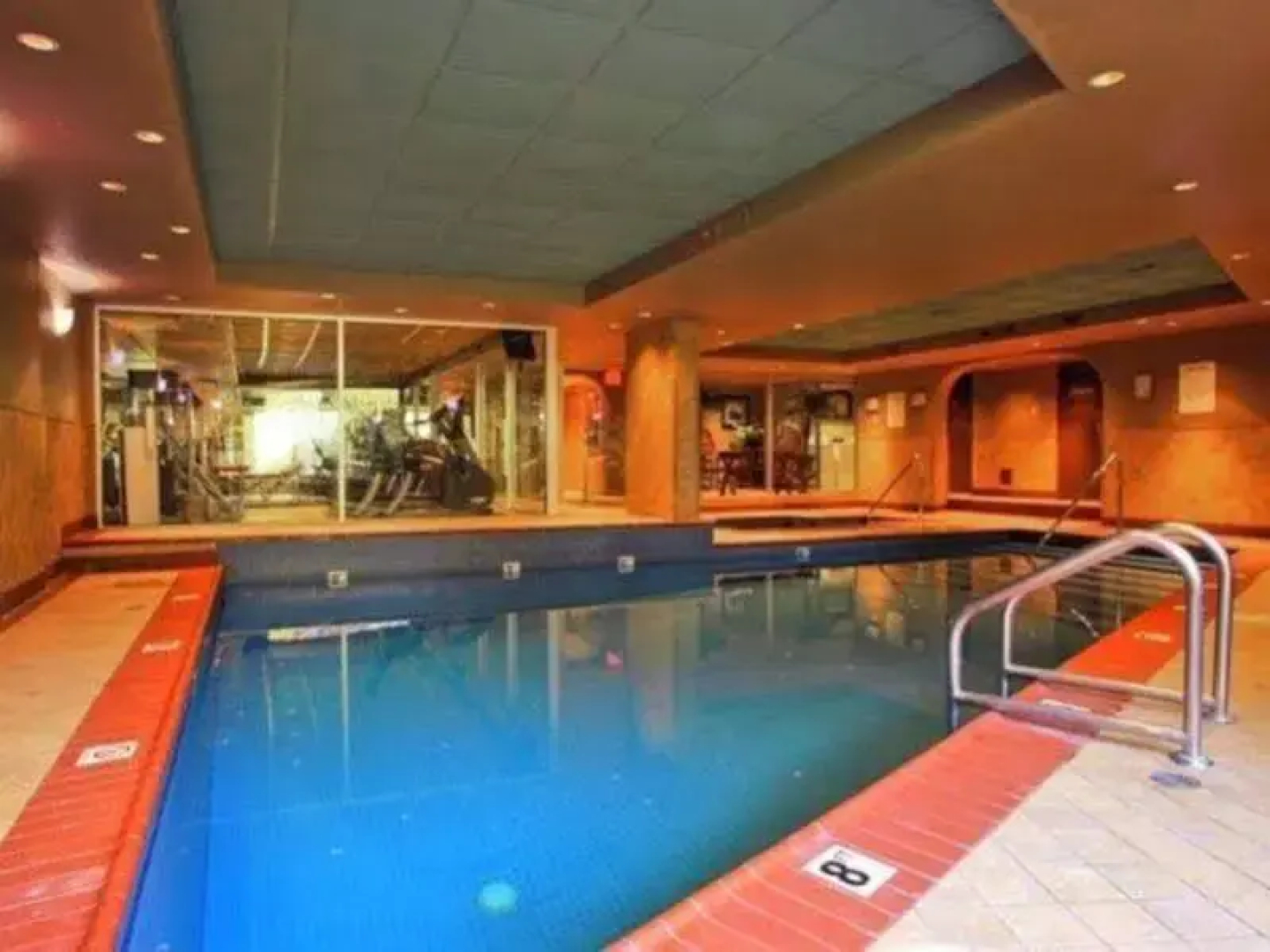 Queen Victoria Hotel & Suites