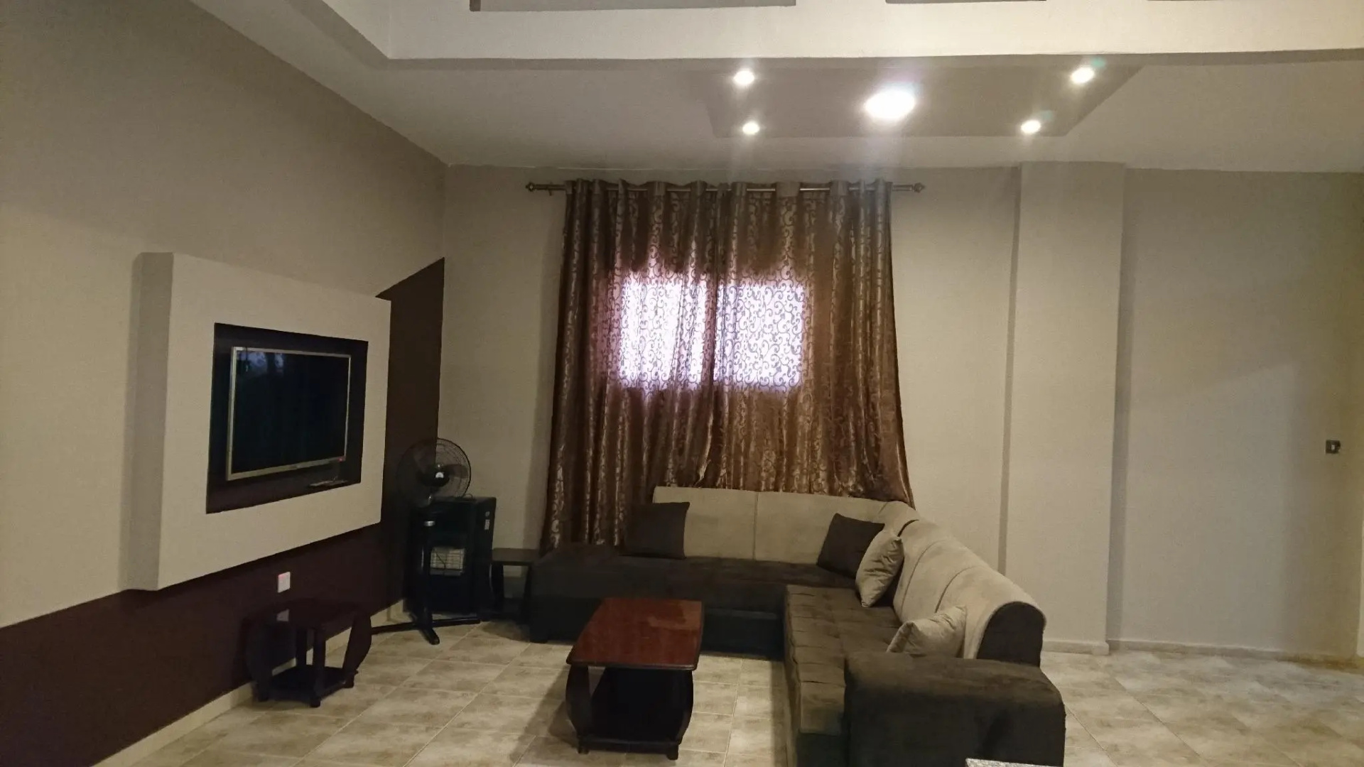 Al Fawanes Hotel Apartments