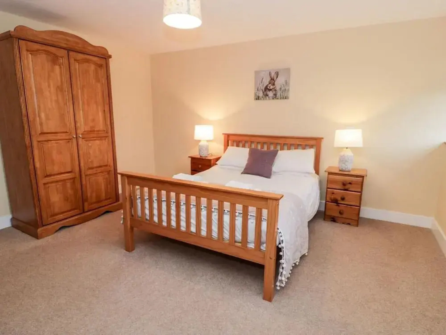 Cosy Barn - Sleeps 8, Hot Tub & Countryside Views