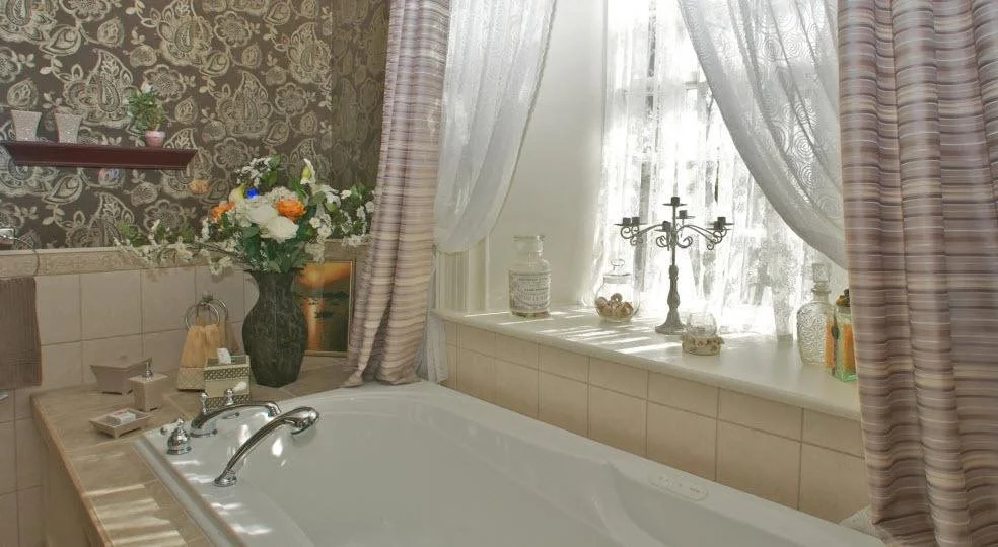 Maplehurst Manor Accomodations