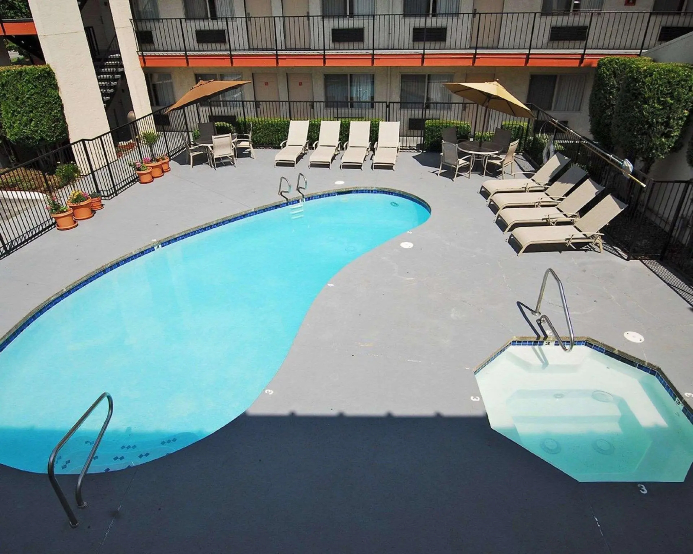 Econo Lodge Inn and Suites Bellingham