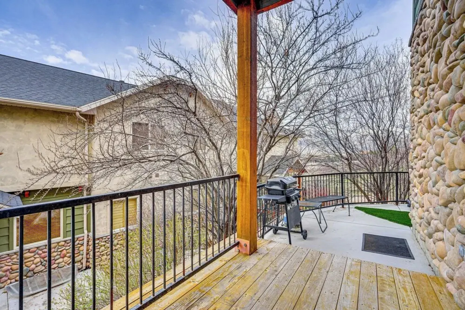 Hot Tub & Mtn-view Deck: Townhome in Eden