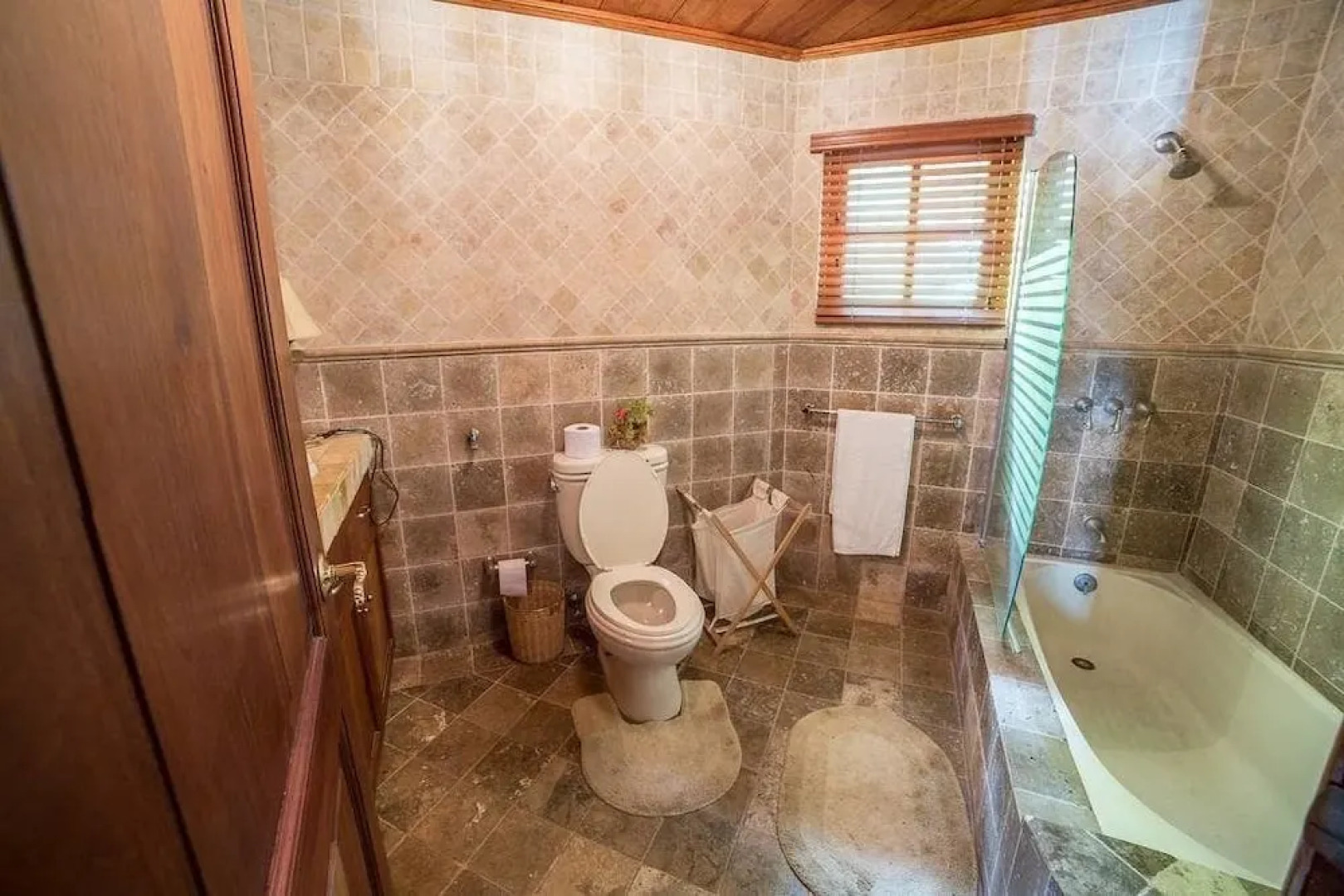 8BR 9BA Barranca Villa by ASVR