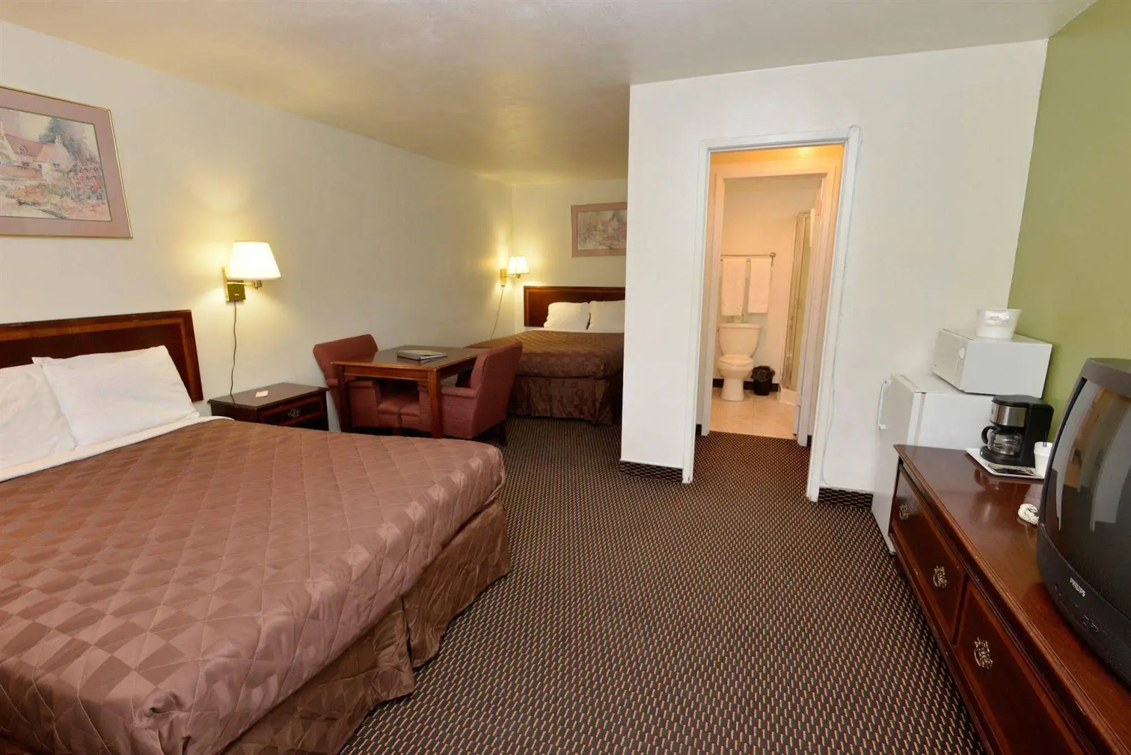 Rodeway Inn & Suites