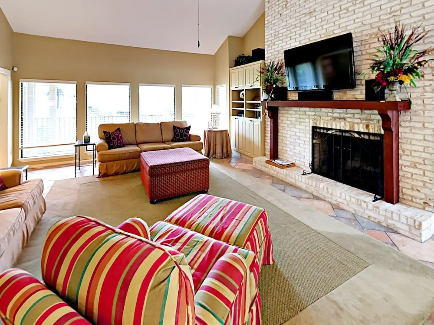 4BR Lakeway Waterfront by RedAwning