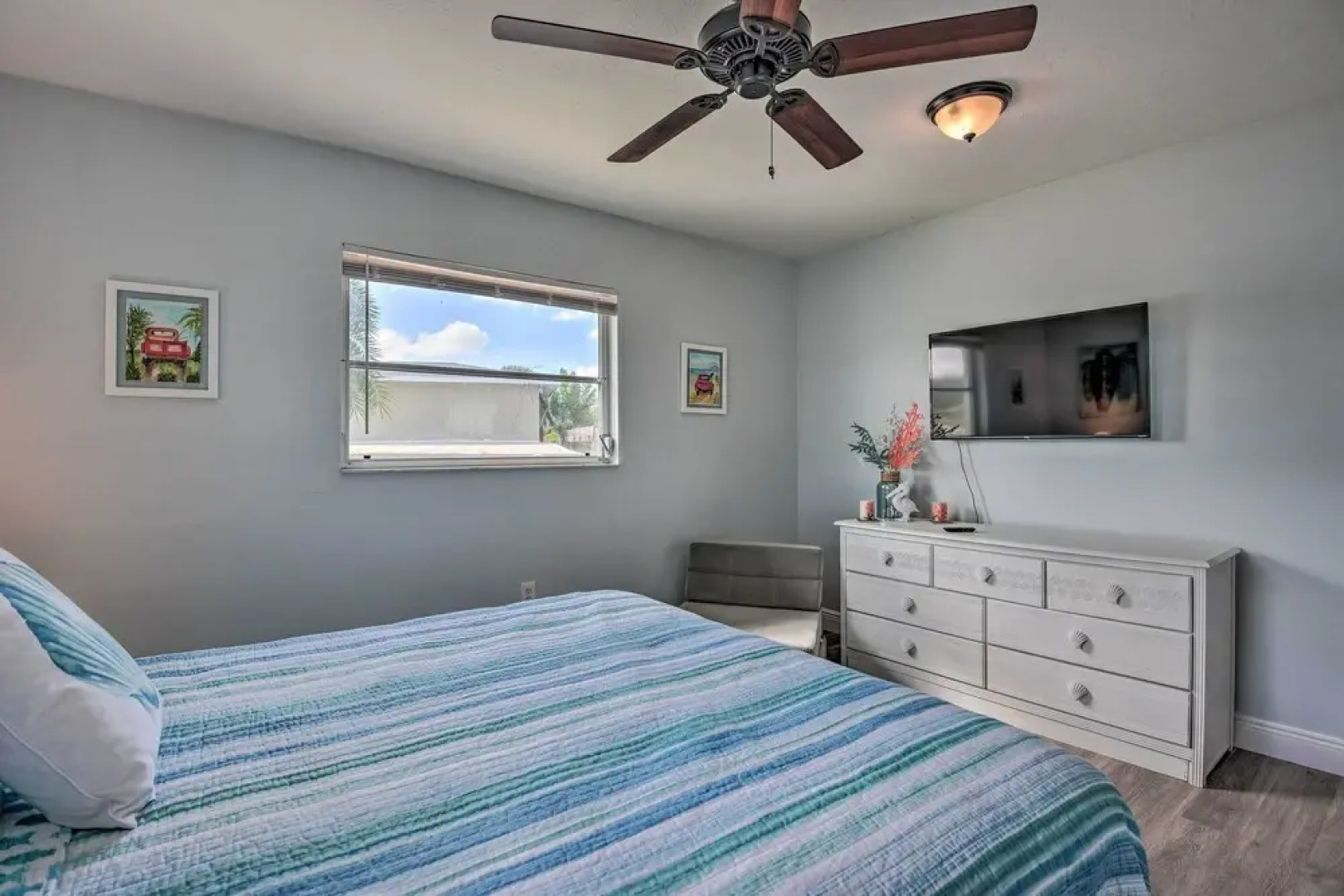 Waterfront Nokomis Escape w/ Dock, Kayaks & Bikes!