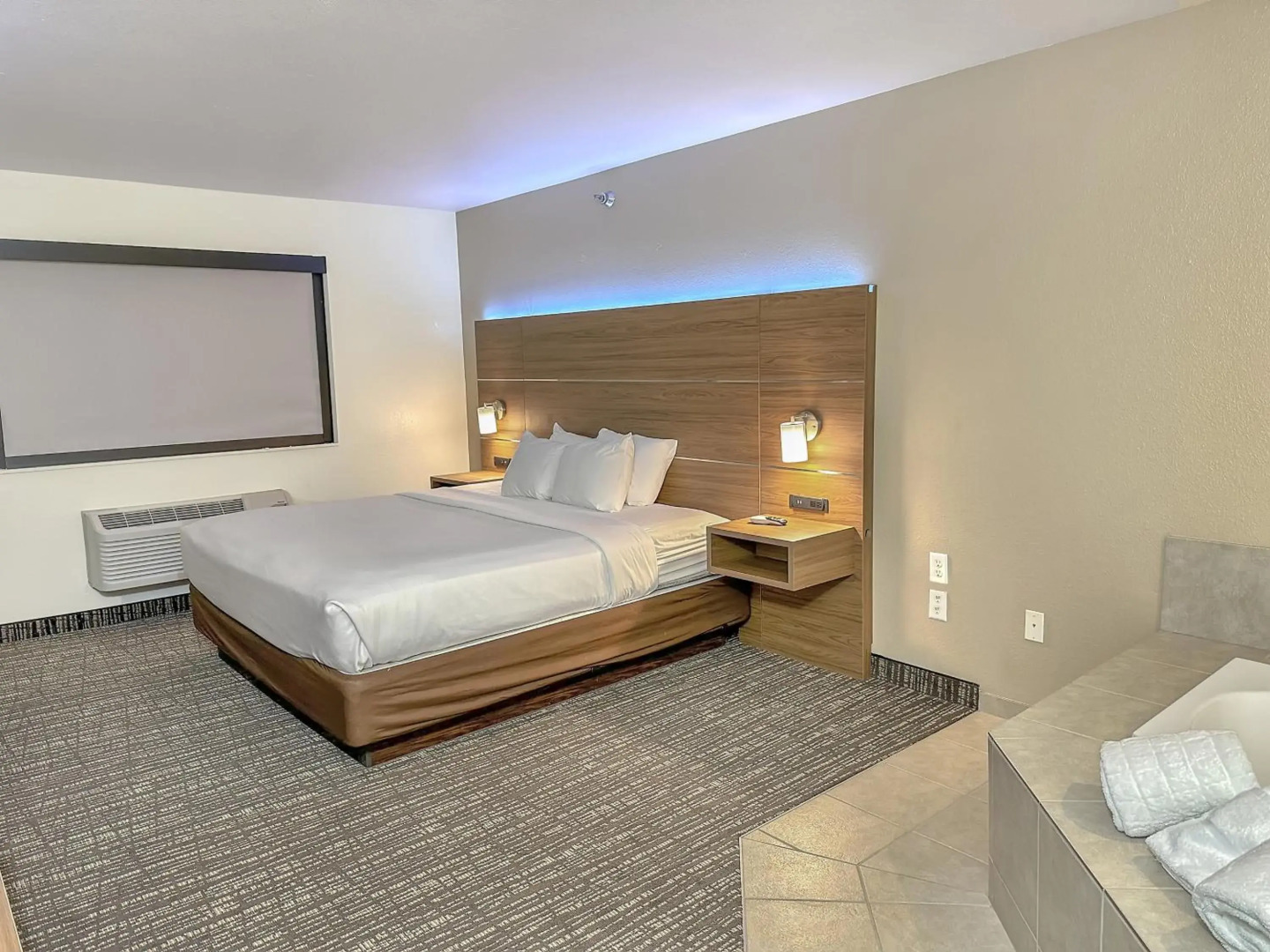 Estherville Hotel & Suites