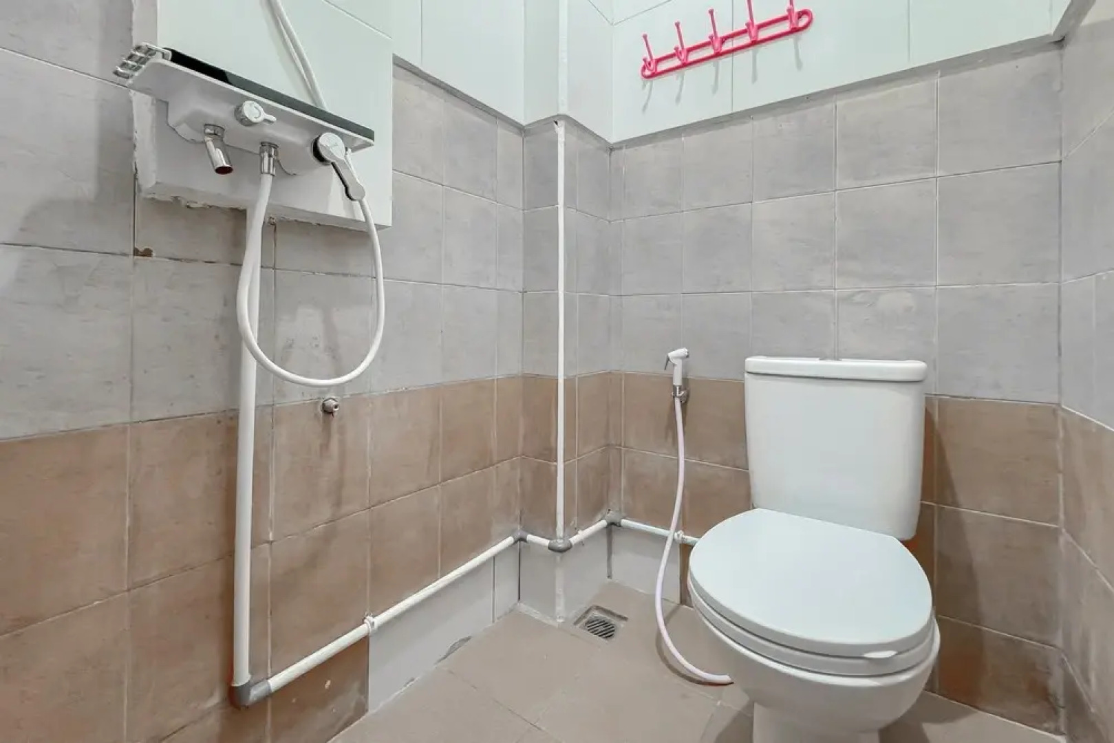 Urbanview Hotel Maharani Garut