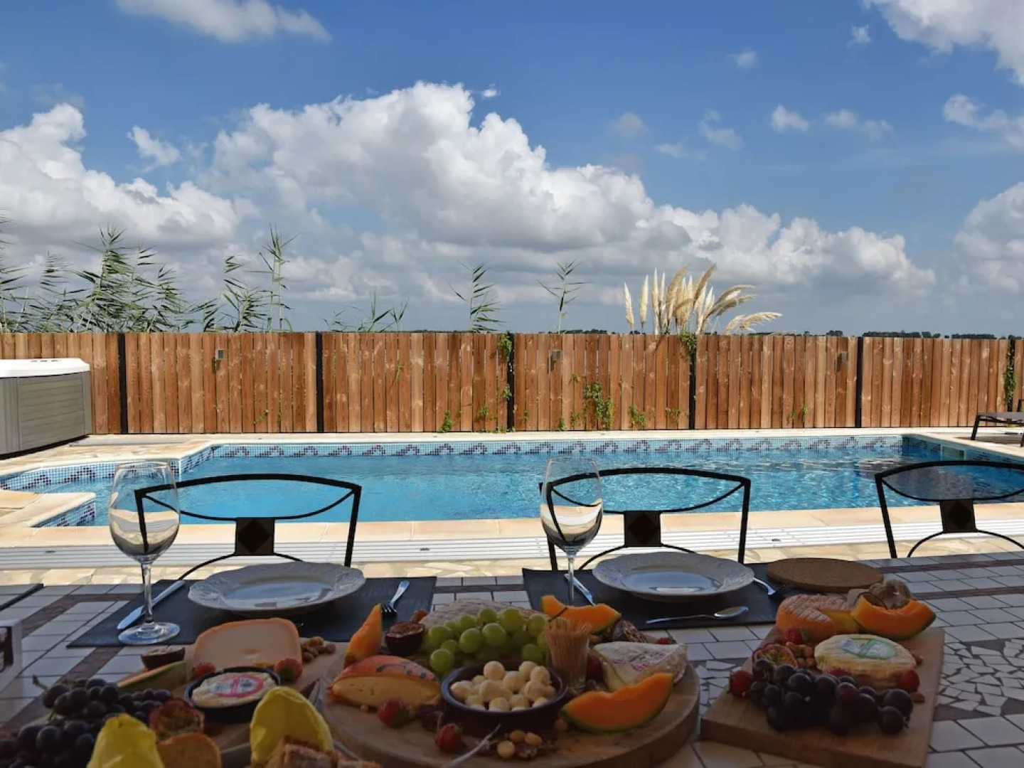 Luxurious Holiday Home with Private Pool in Port Camargue