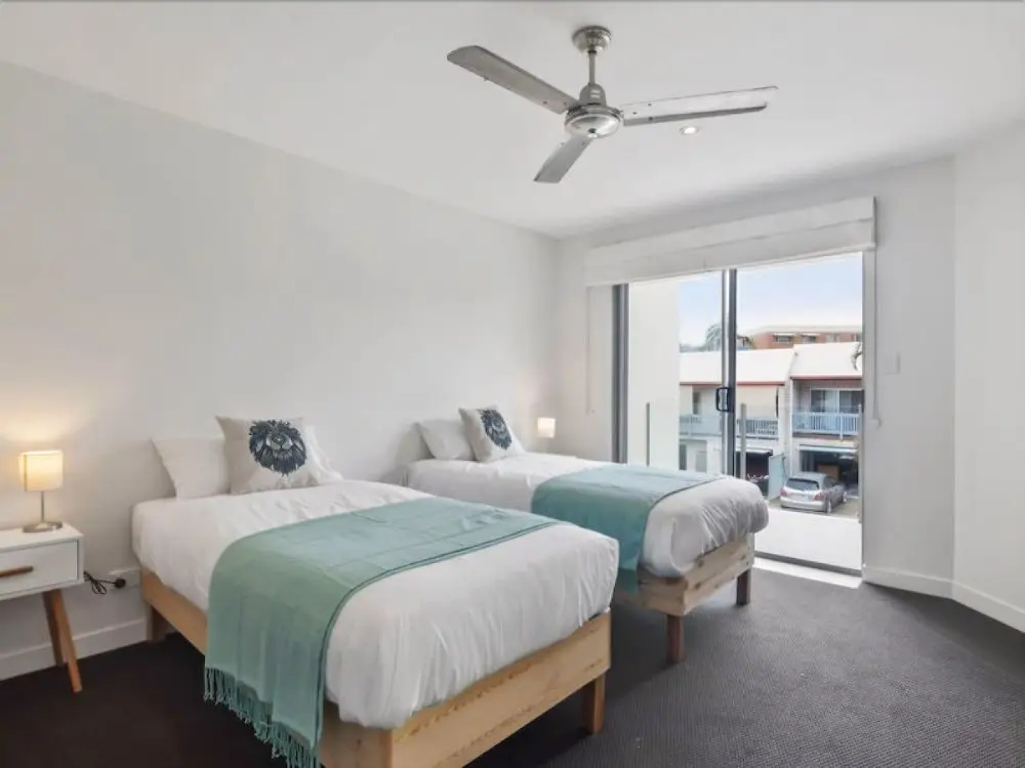 Luxury Townhouse 250m to the Beach