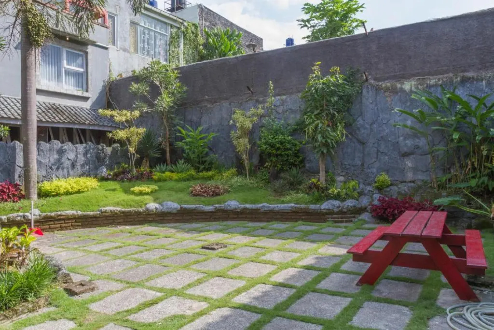 RedDoorz Plus @ Otista Garut