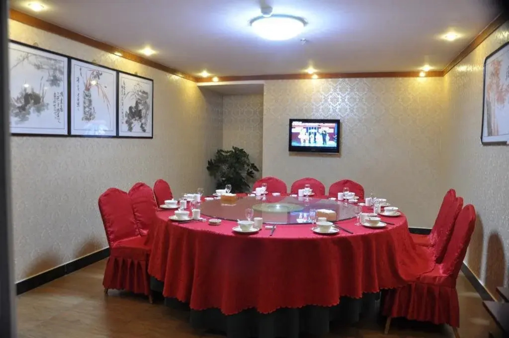Linzhi Penglong Hotel