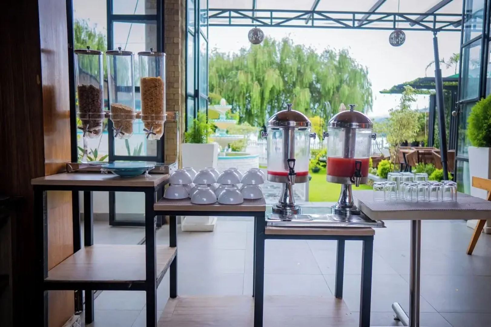 Majestic Lake Front Hotel & Suites