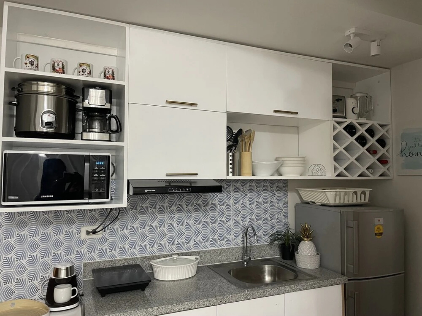 Mesavirre Bacolod | Elegantly Furnished 1BDM w/Balcony @ LOPEZ LUX.