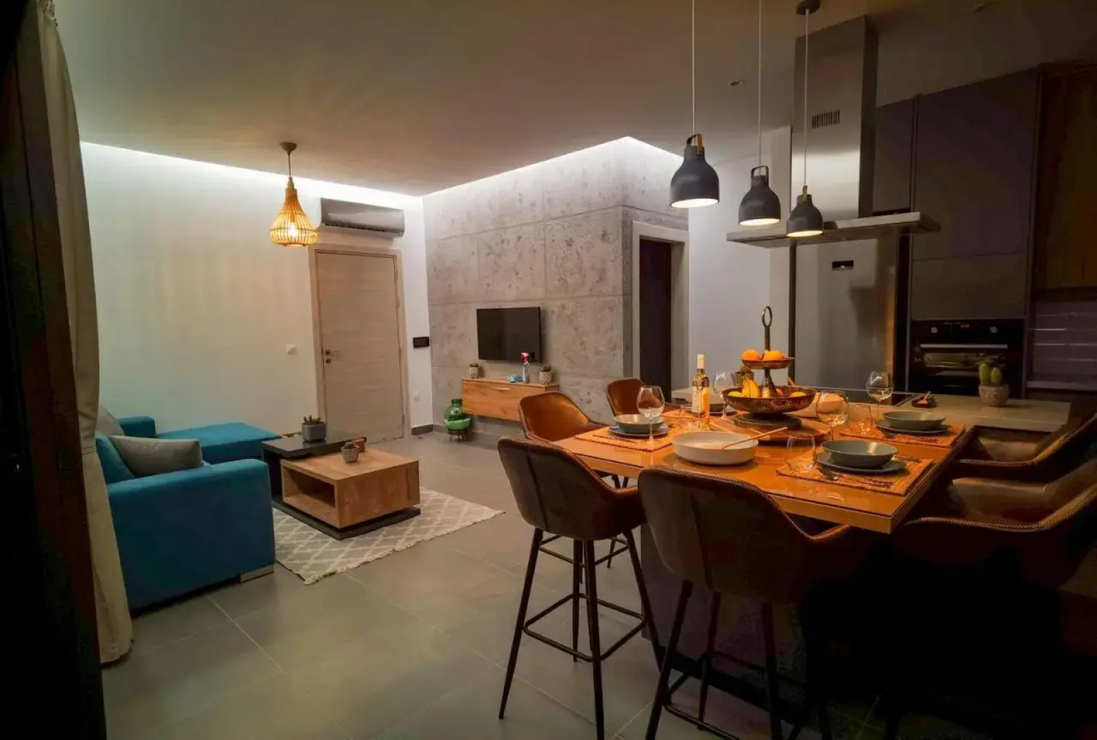 Eagles Nest- 2BR stylish, free park, Netflix