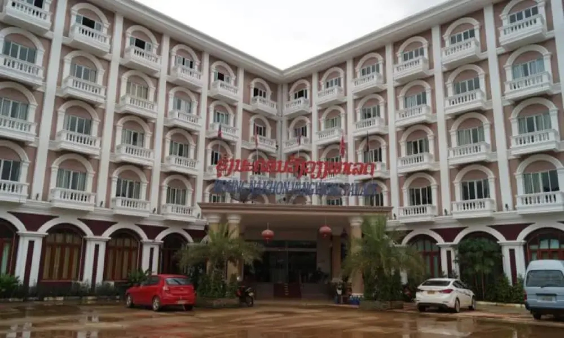 Roung Nakhon Vang Vieng Palace