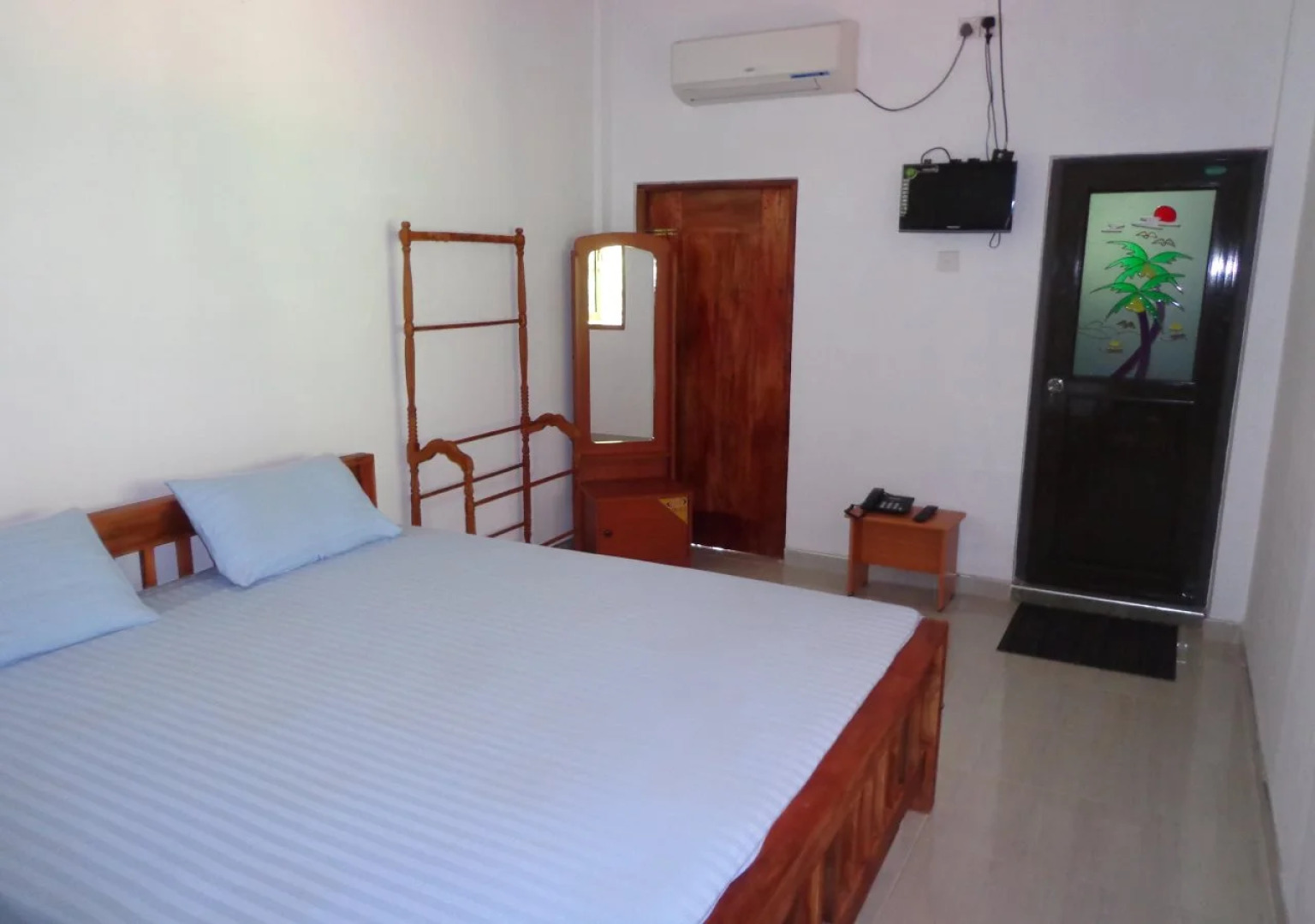 The Senaro Holiday Inn