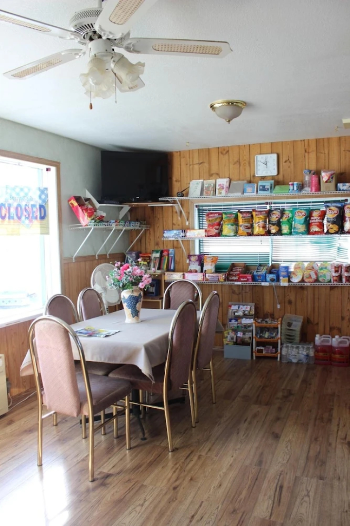 Raval Paradise Motel & RV Park