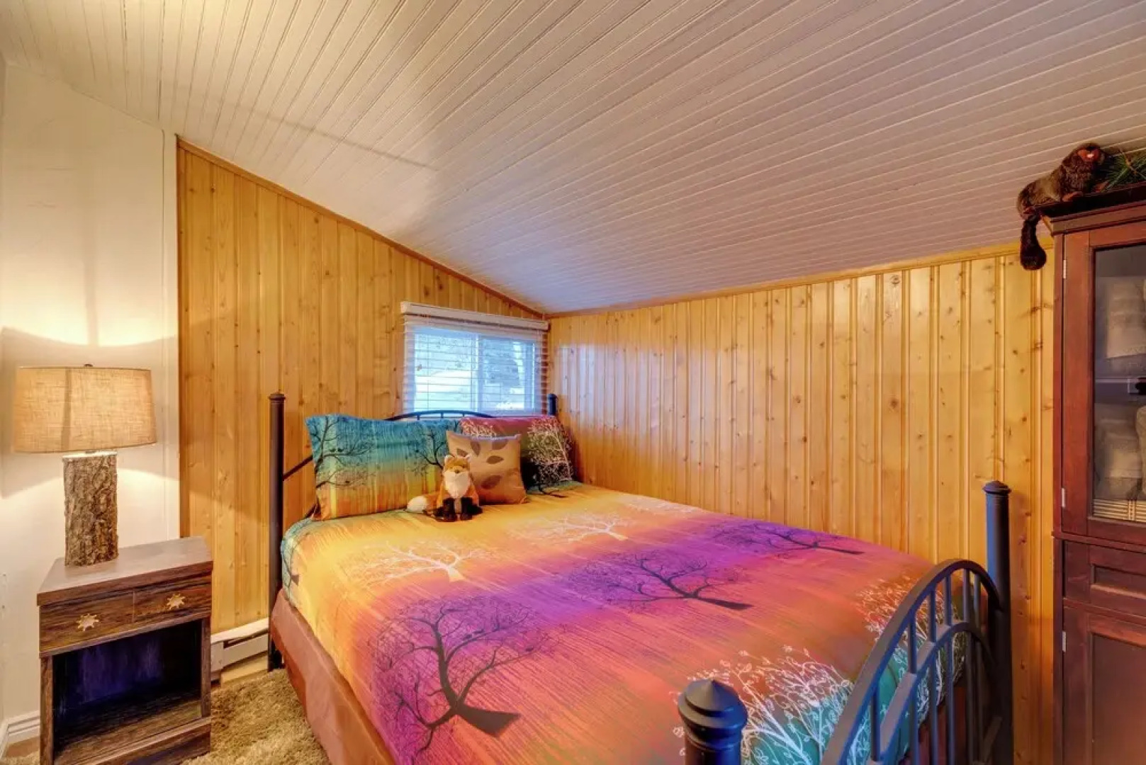 Rustic Log Cabin w/ Studio ~ 5 Mi to Pikes Peak!