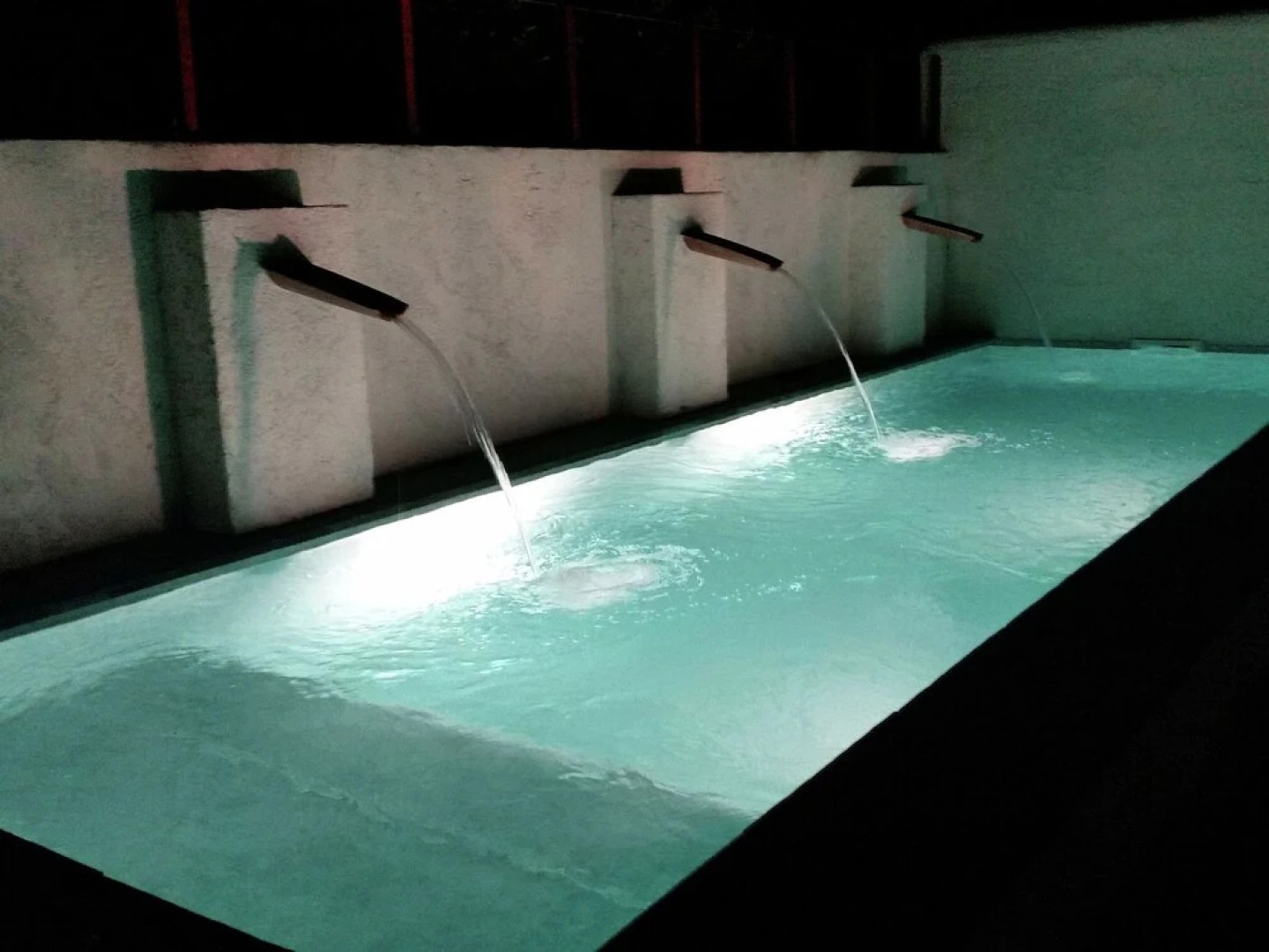 Beautiful Cottage in Raissac d 'aude With Pool and hot tub