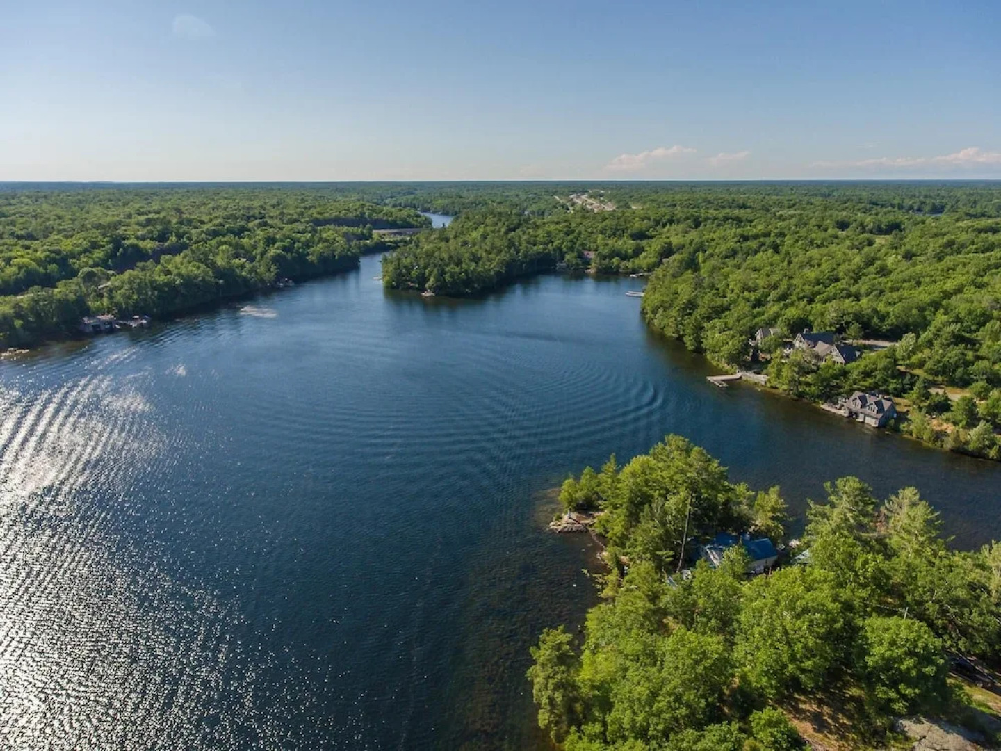 Magic on Little Go Home~3 bedroom cottage + guest cabin on 980 ft shore!