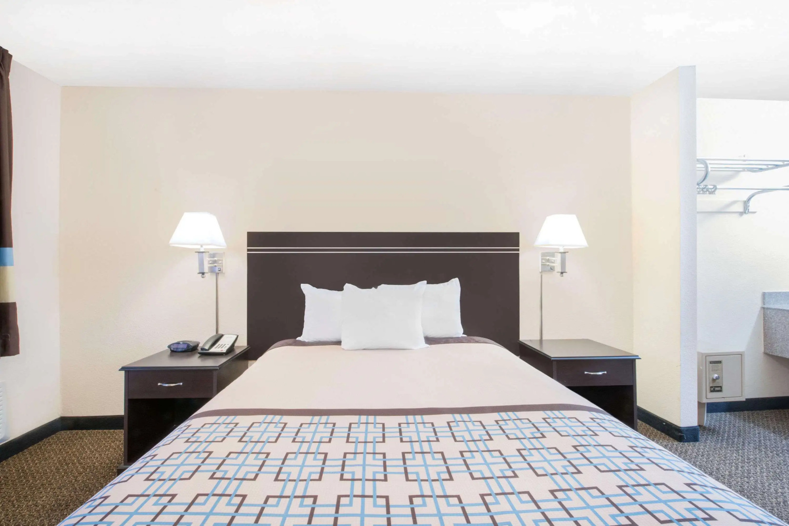 Days Inn by Wyndham Hobbs