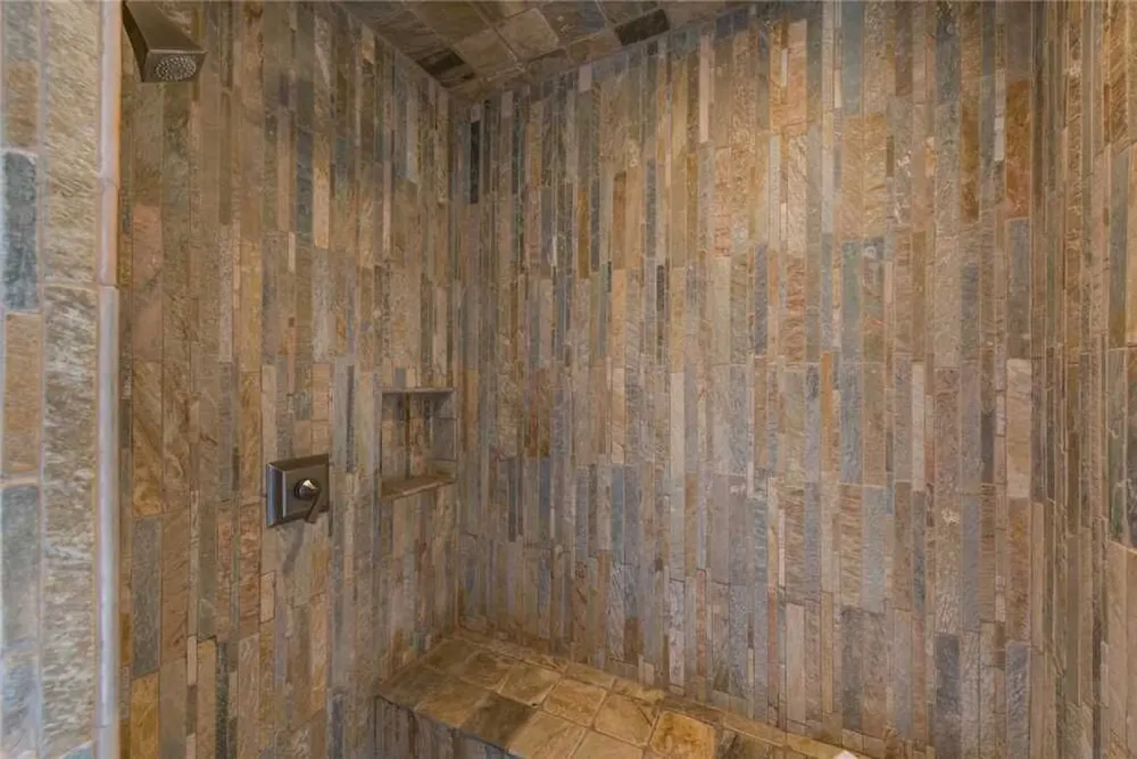 La Punta - Four Bedroom Cabin with Hot Tub