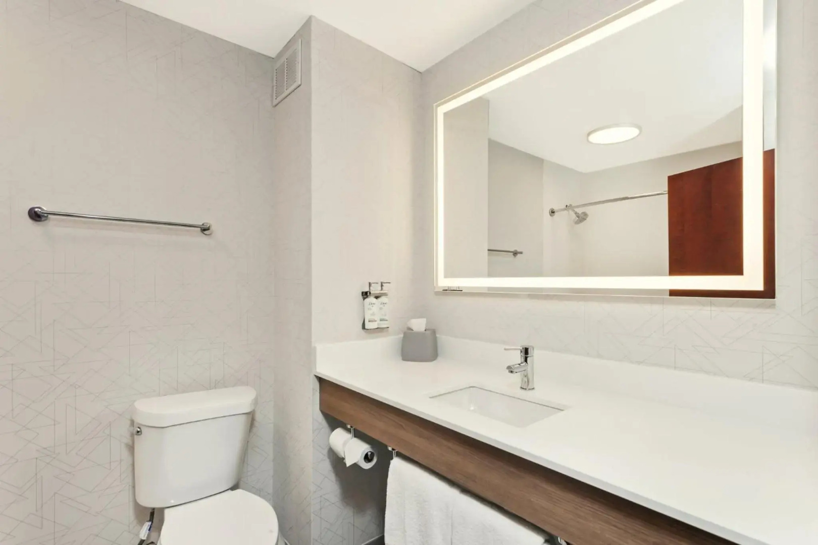 Holiday Inn Express & Suites North Lima by IHG