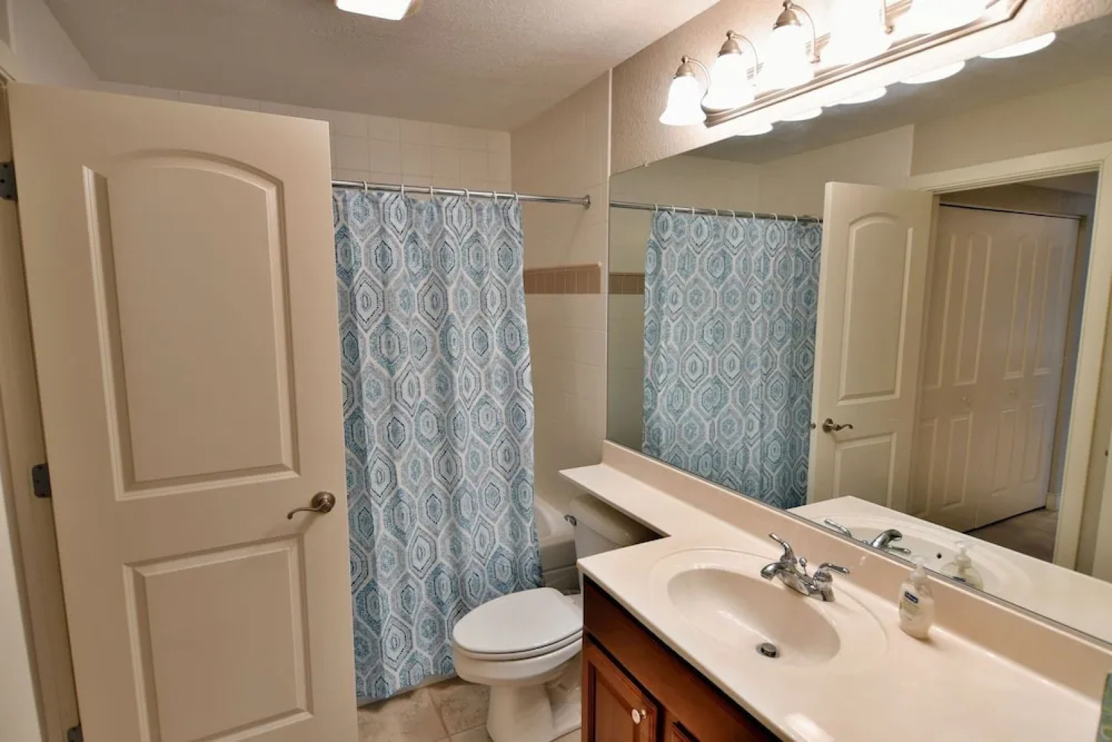 Unit 207 2 Bdrm/ 2 Ba 2 Bedroom Condo by RedAwning