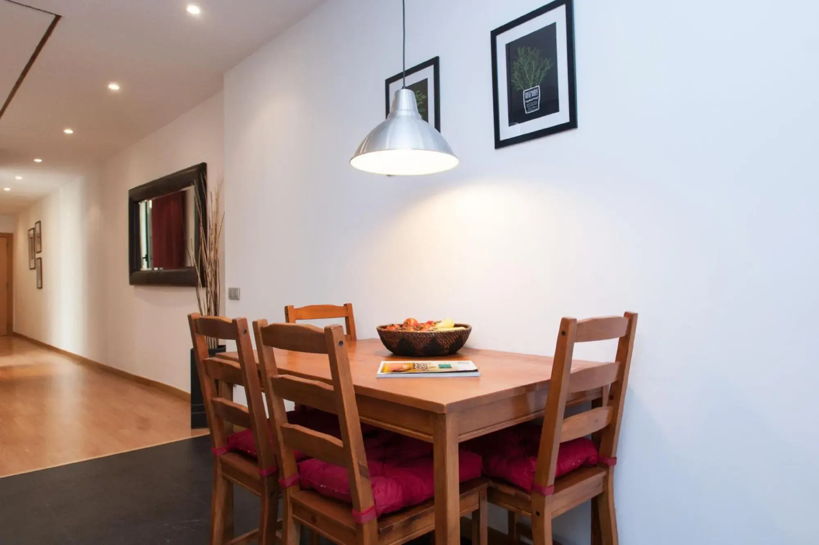 Liceu Apartments by gaiarooms