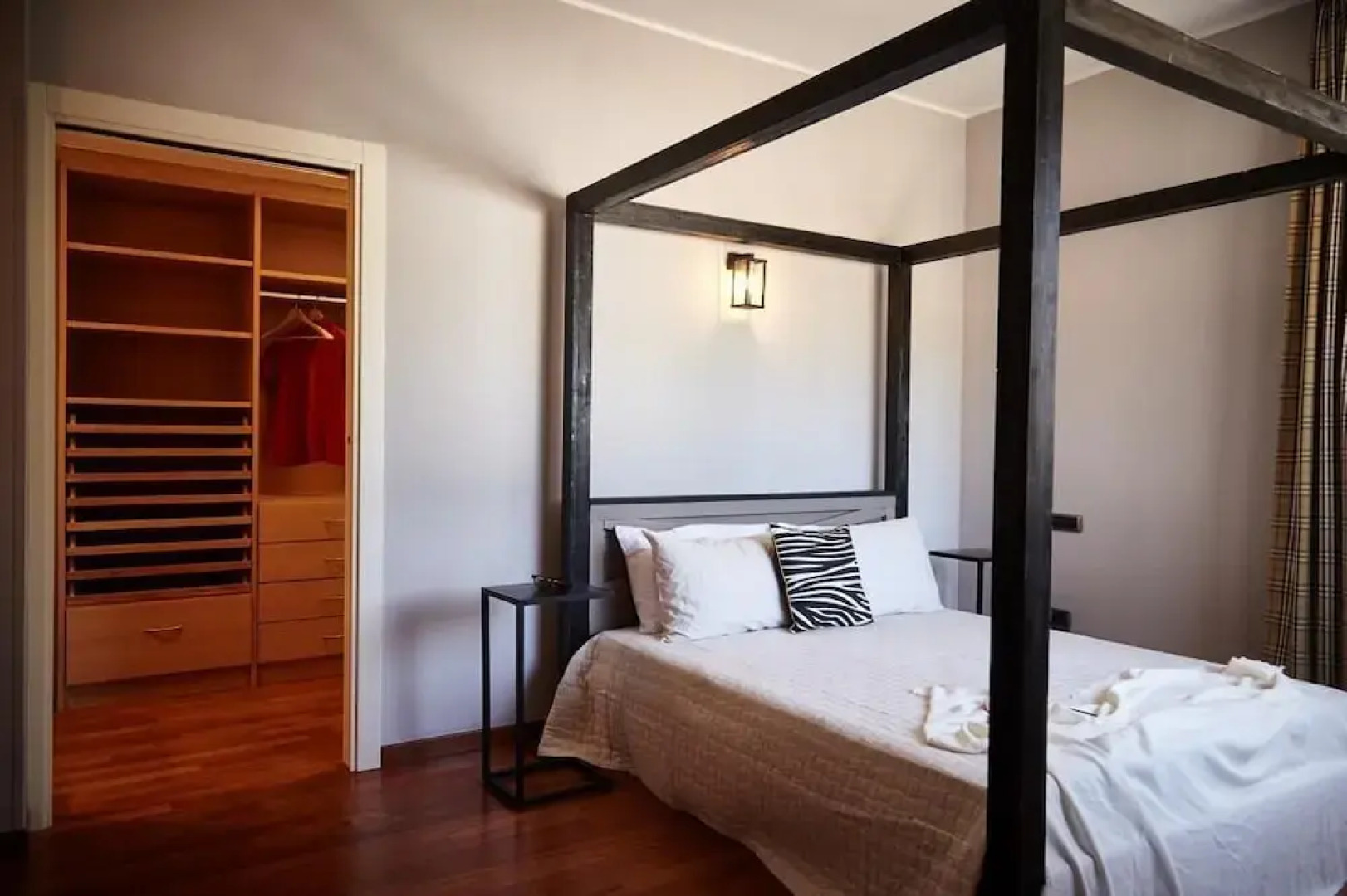 B B D Aprile Camera Camelia