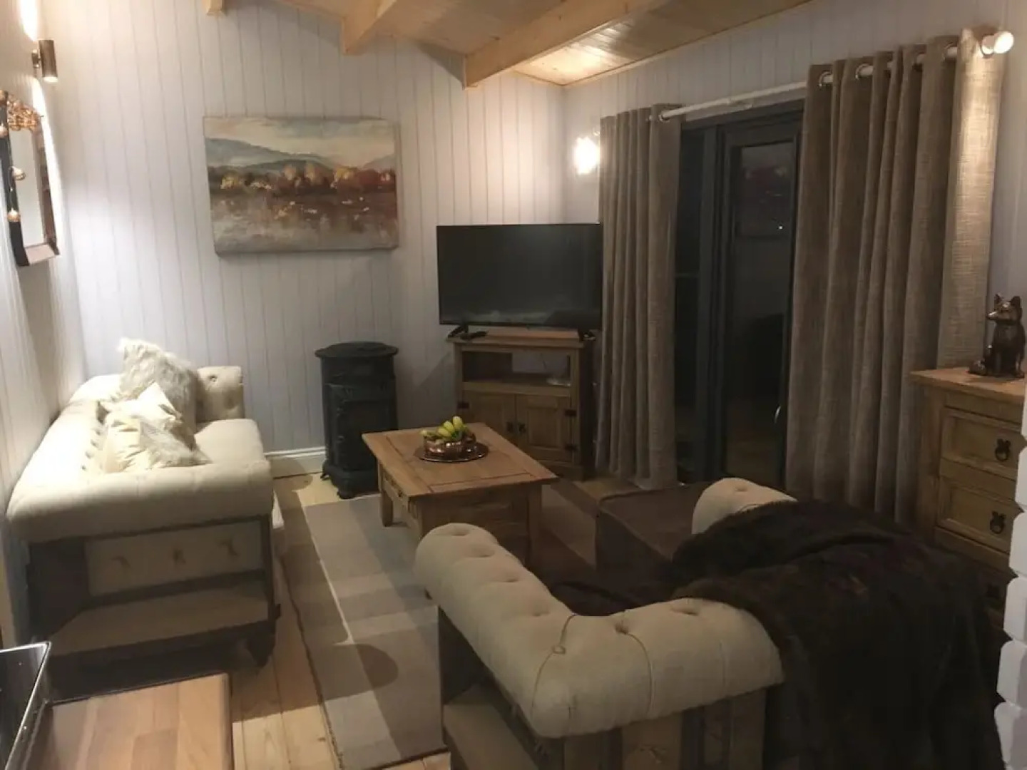Secret Lodge by Cardiff Holiday Homes