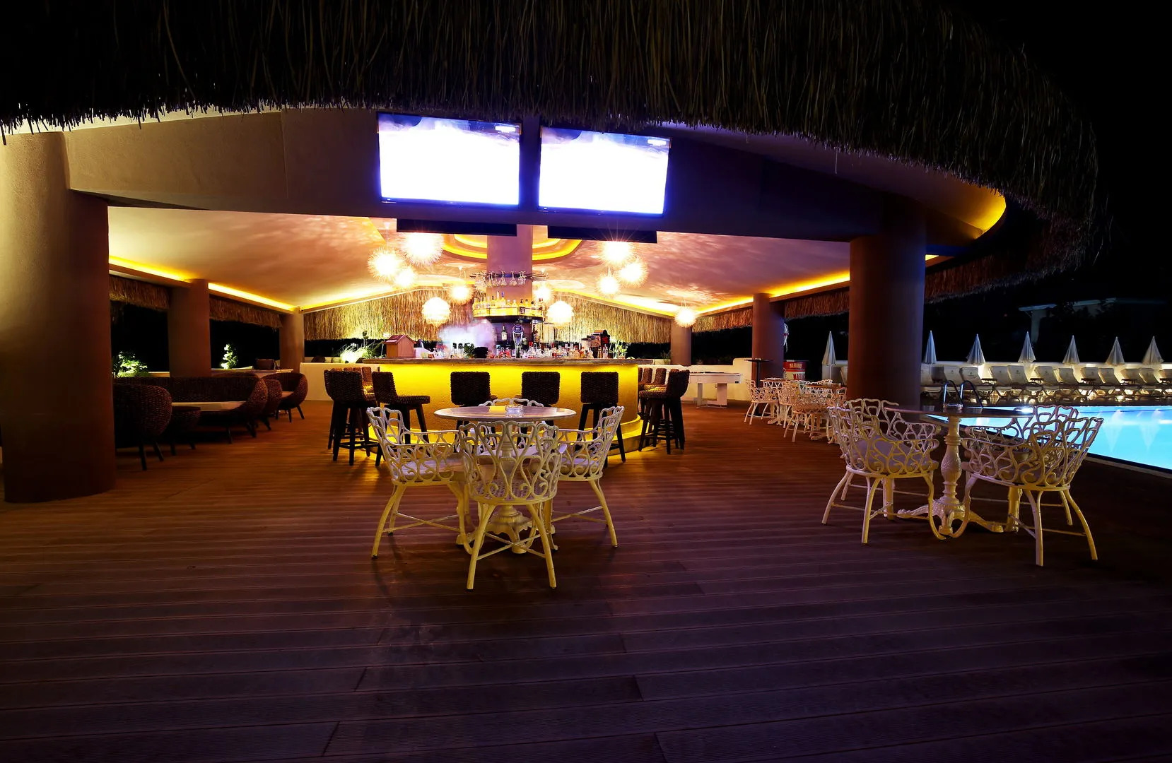 The PINEHILL Hotel & Suites