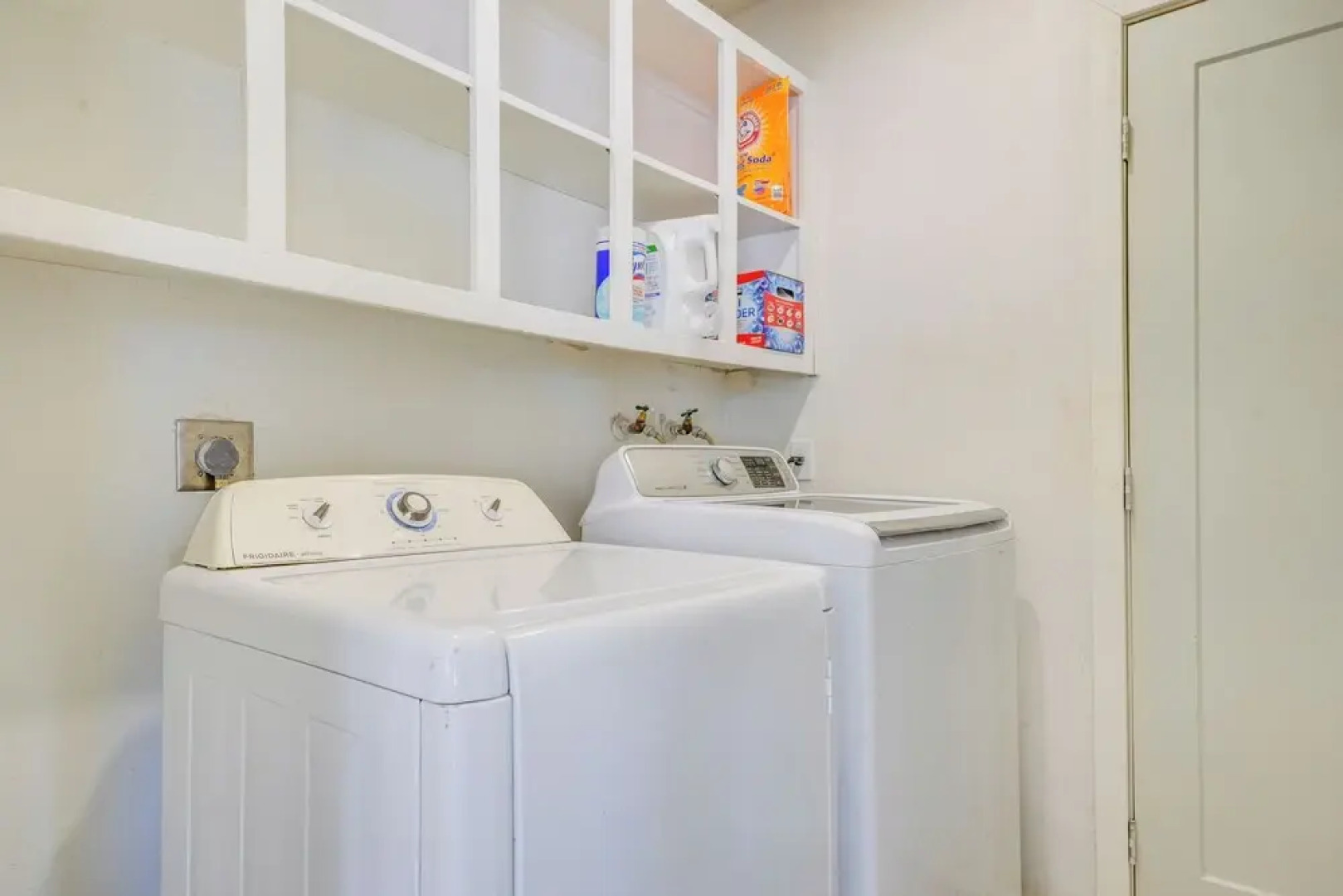 Fire Pit & Games: Family-friendly Retreat in Mesa!