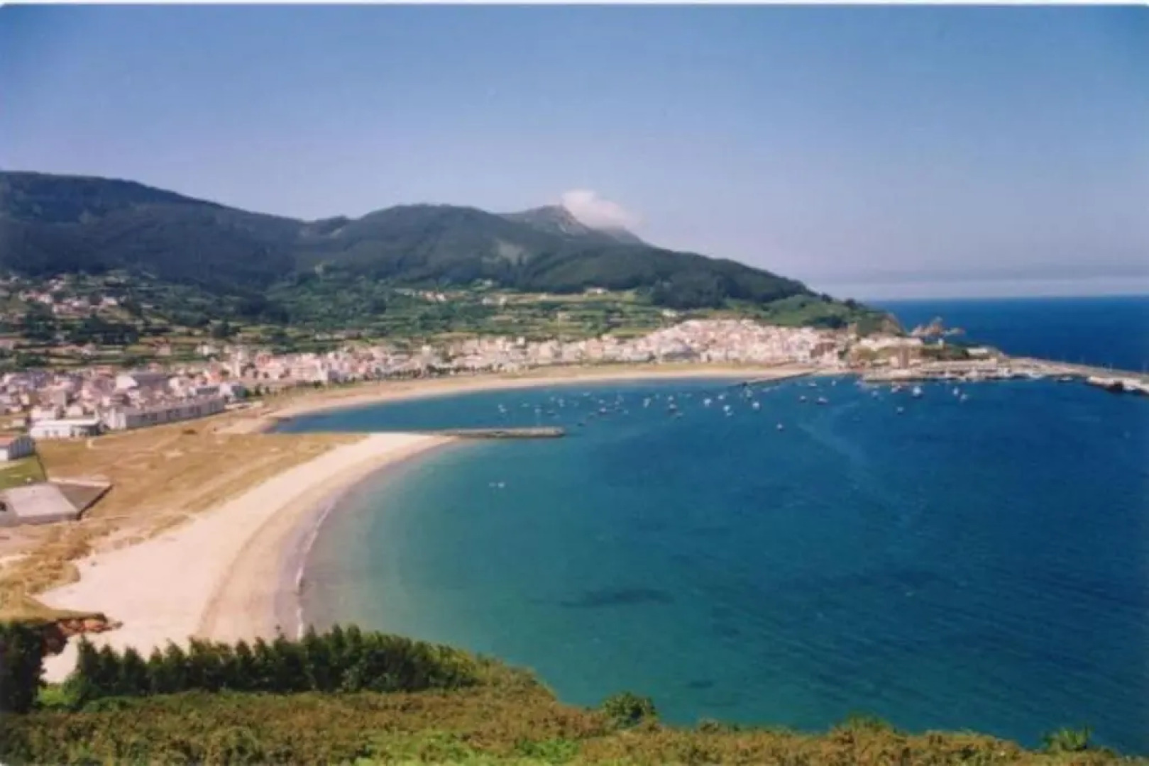 1ª LÍNEA DE PLAYA, VISTAS AL MAR Y MUY CÉNTRICO.