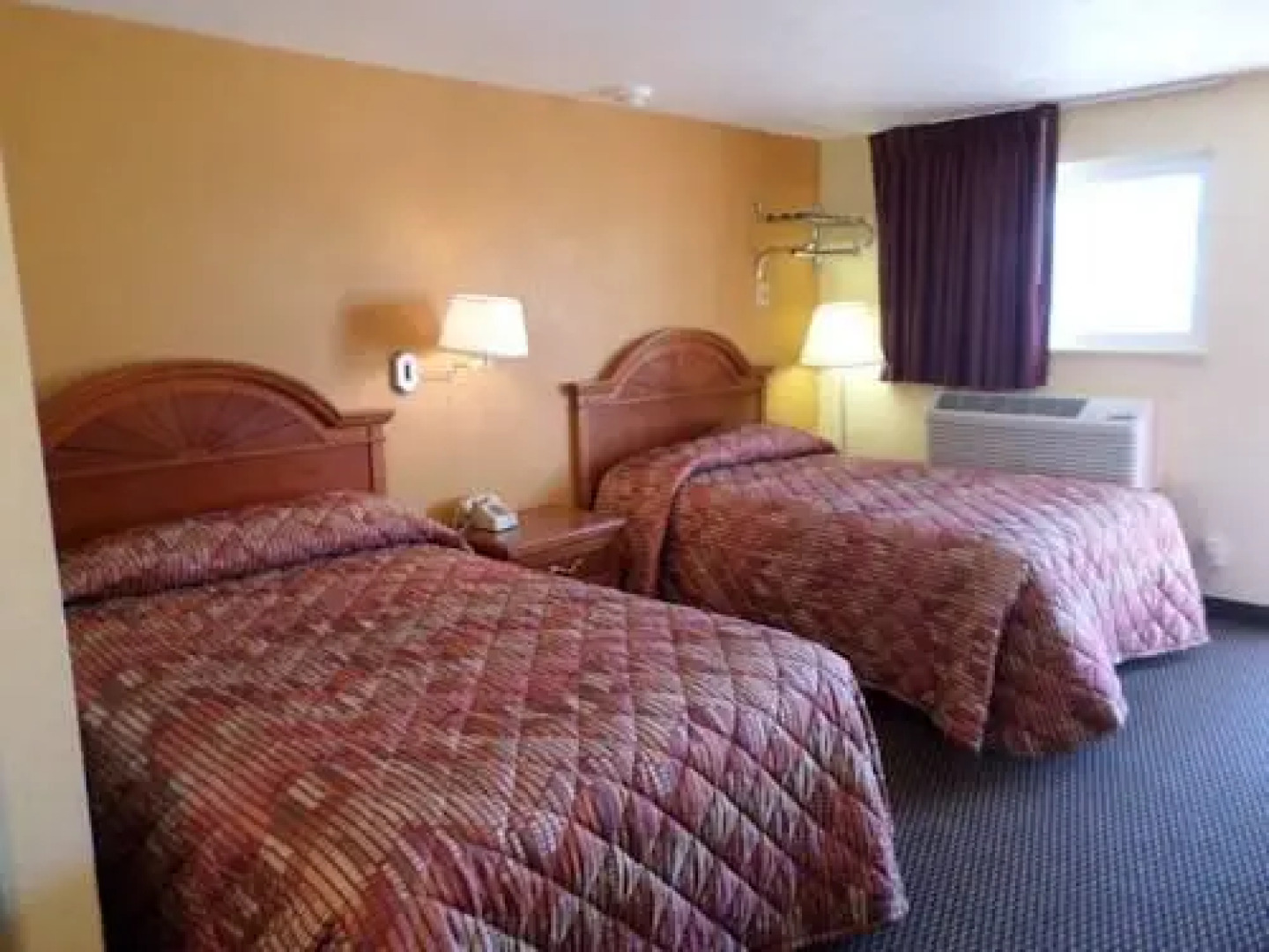 Camelot Inn Elyria