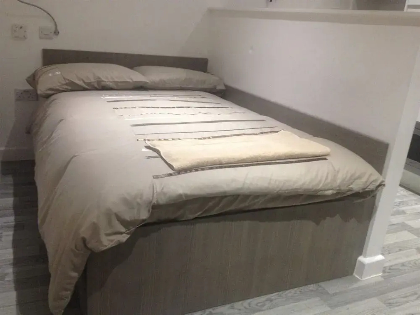 B4H Studios - The Hatbox