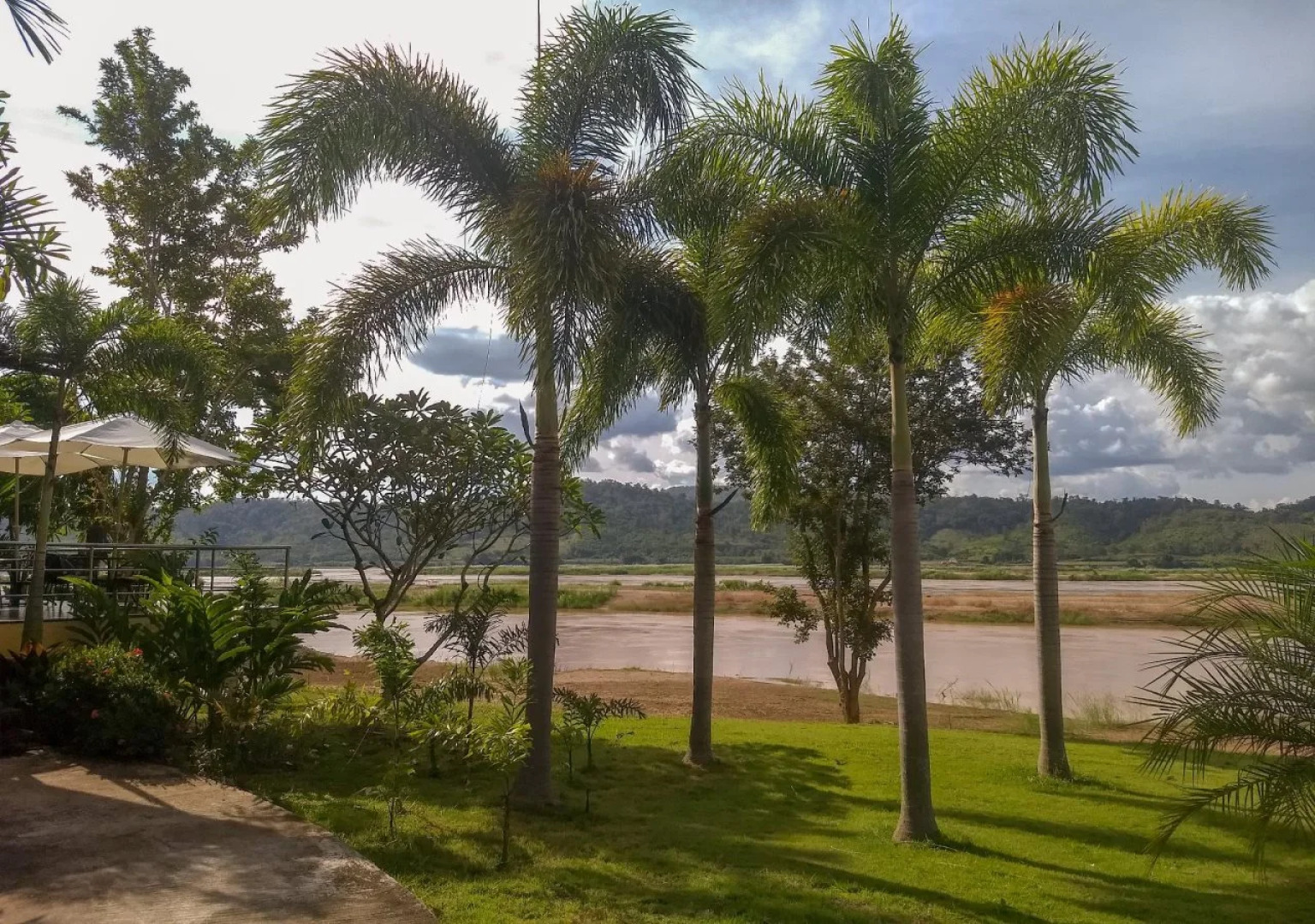 Mekong Riverside Resort & Camping