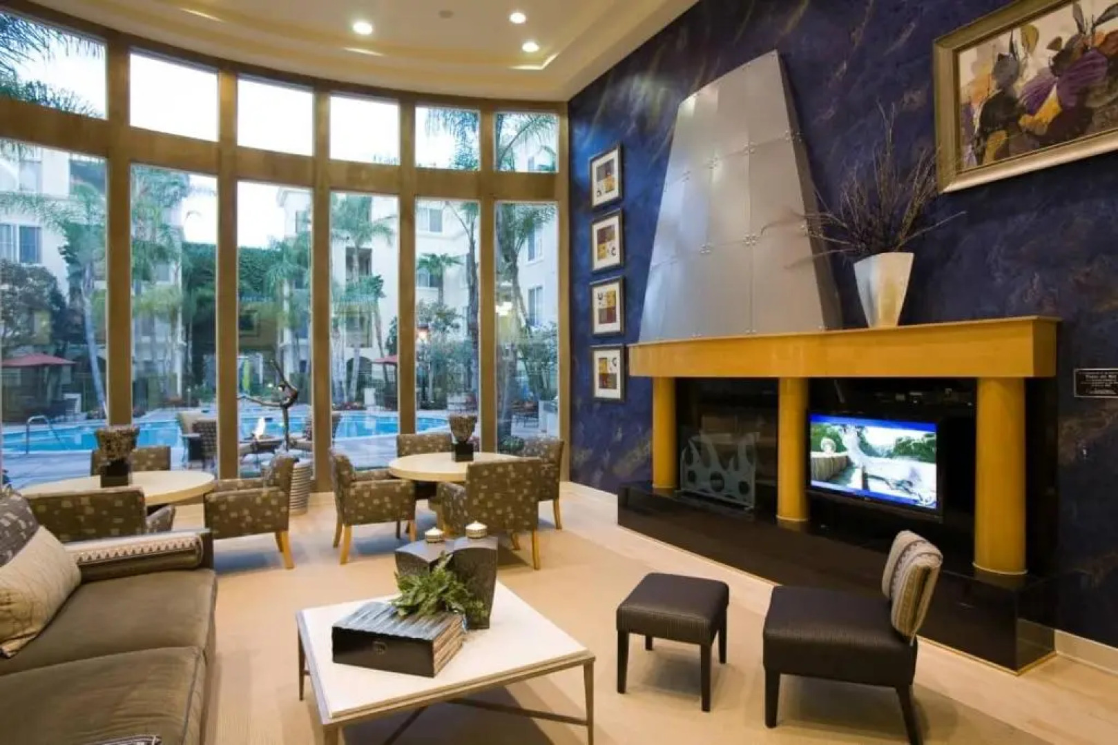 Marina Del Rey's Grand 2/2 Suite Pool View