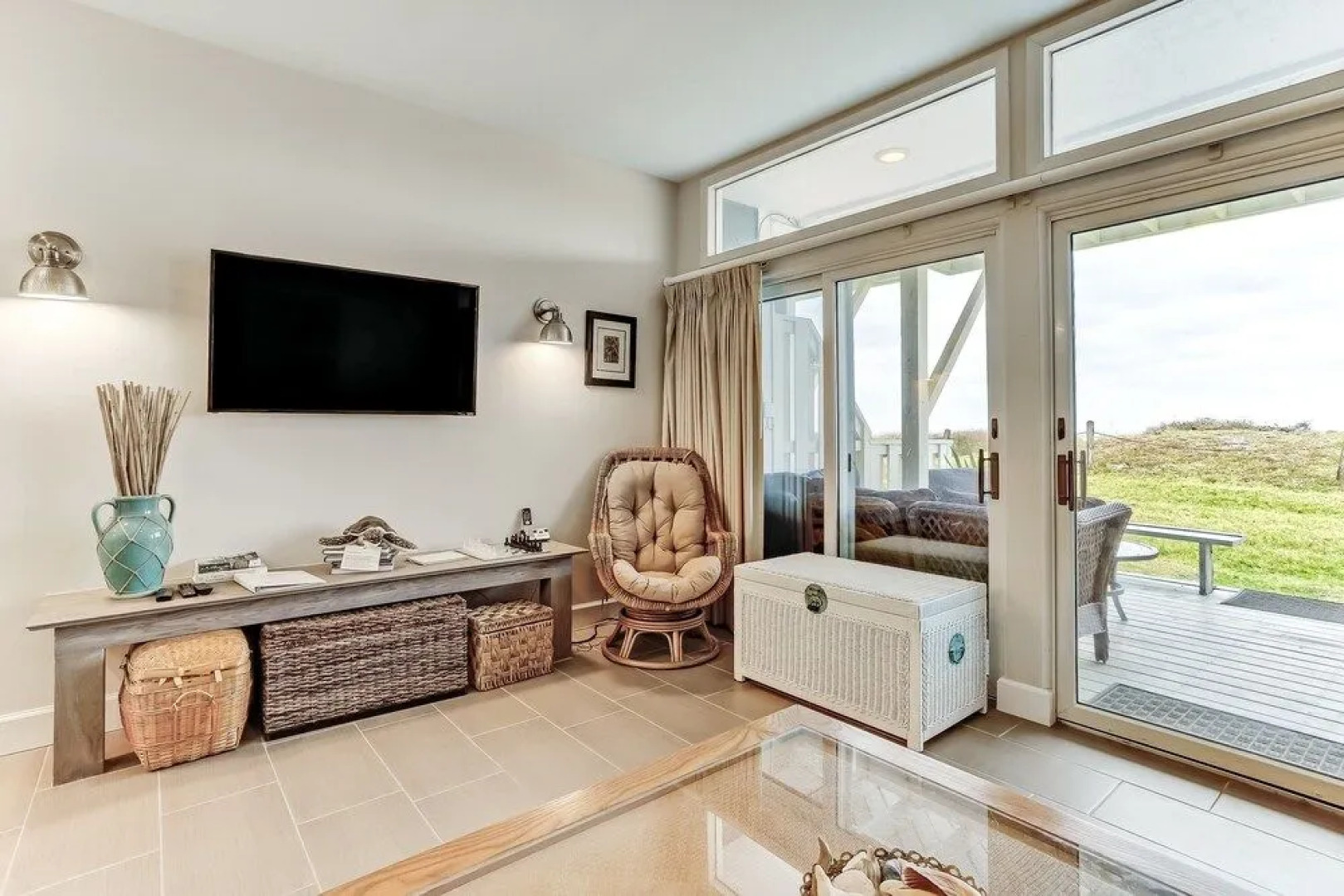 Oceanside Townhouse with Ocean View and Access to the Deck by RedAwning