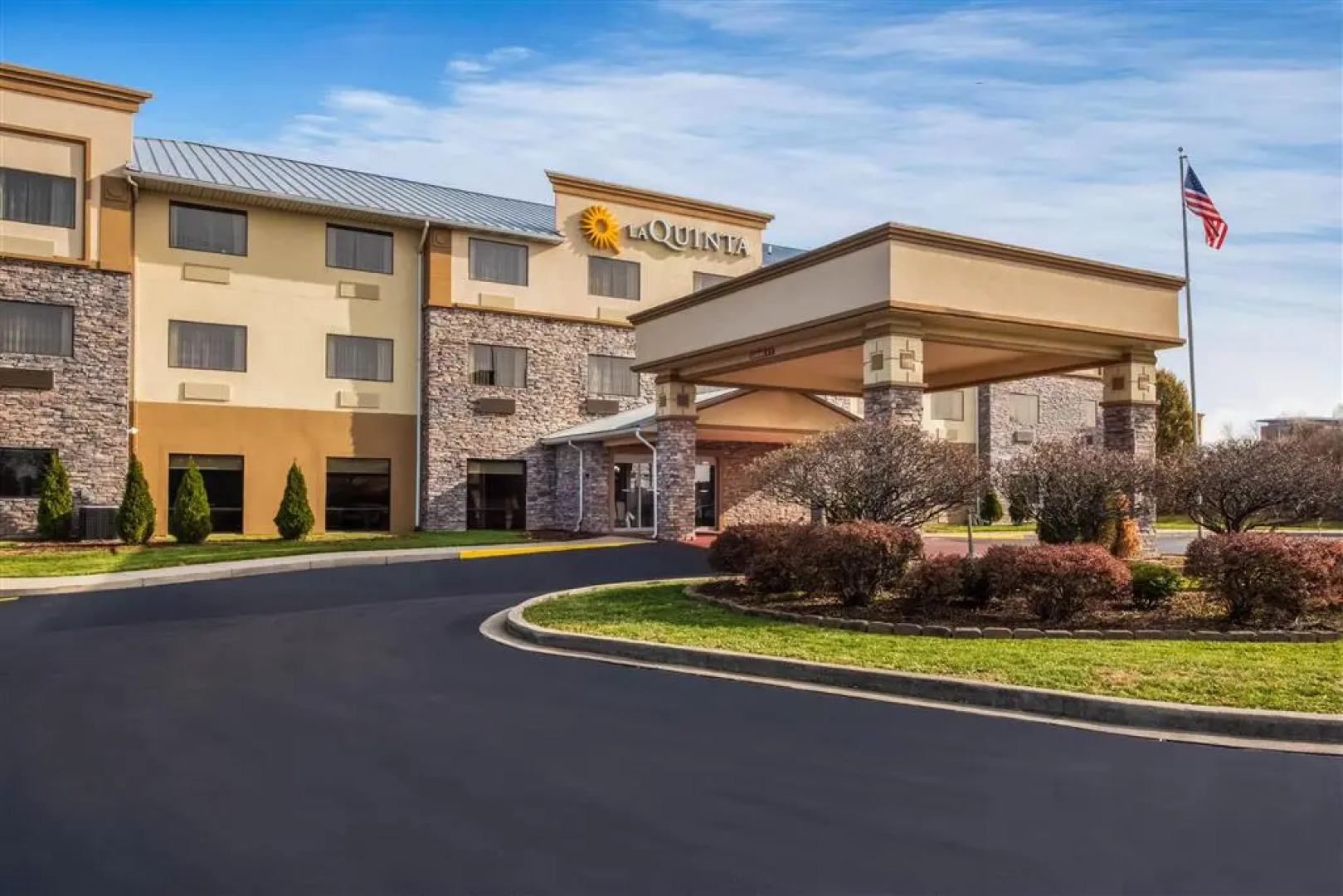 La Quinta Inn & Suites by Wyndham Fairborn Wright