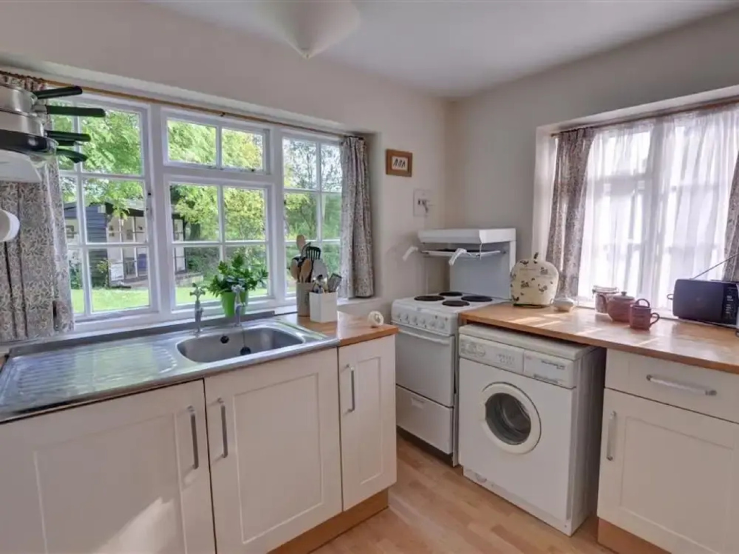 Old World Holiday Home in Denston with Garden near City Center