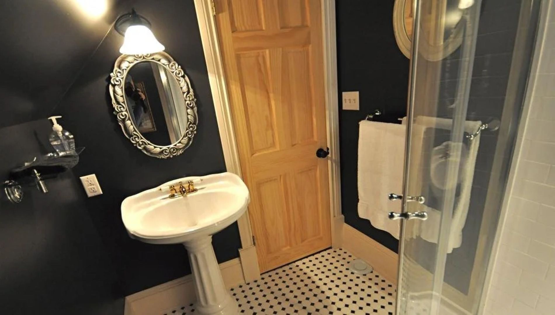 Creighton Manor Inn Bed & Breakfast