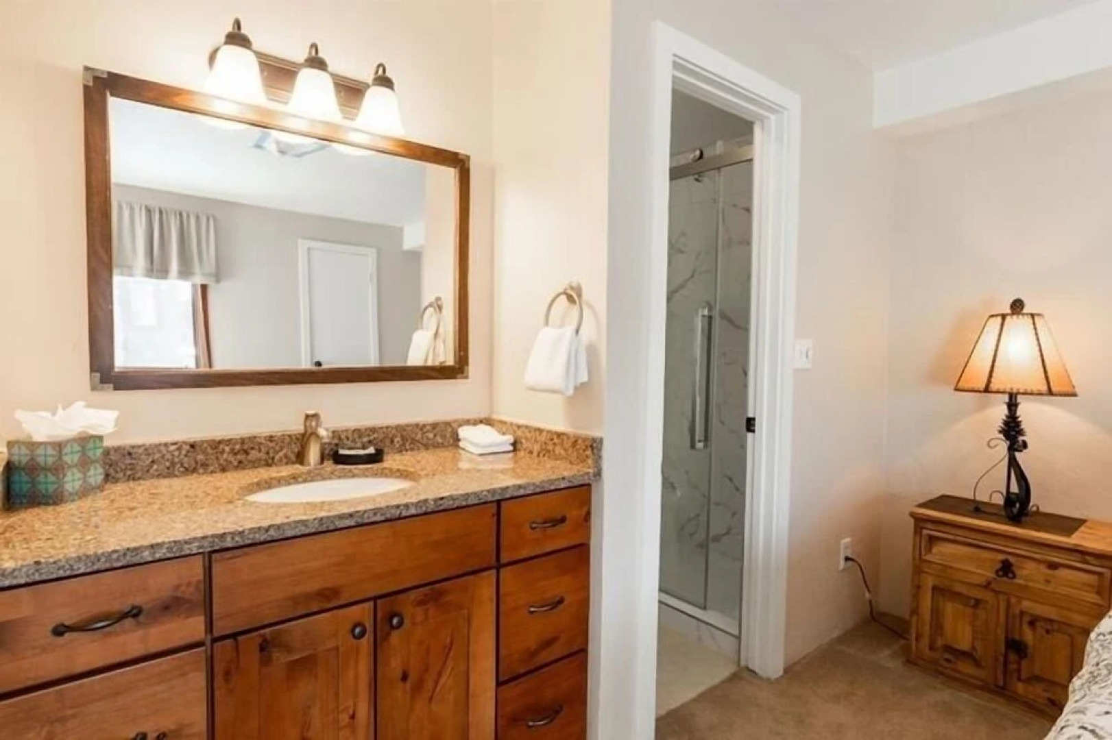 Breakaway West Ski Condo 1,5 miles from the Lifts by RedAwning