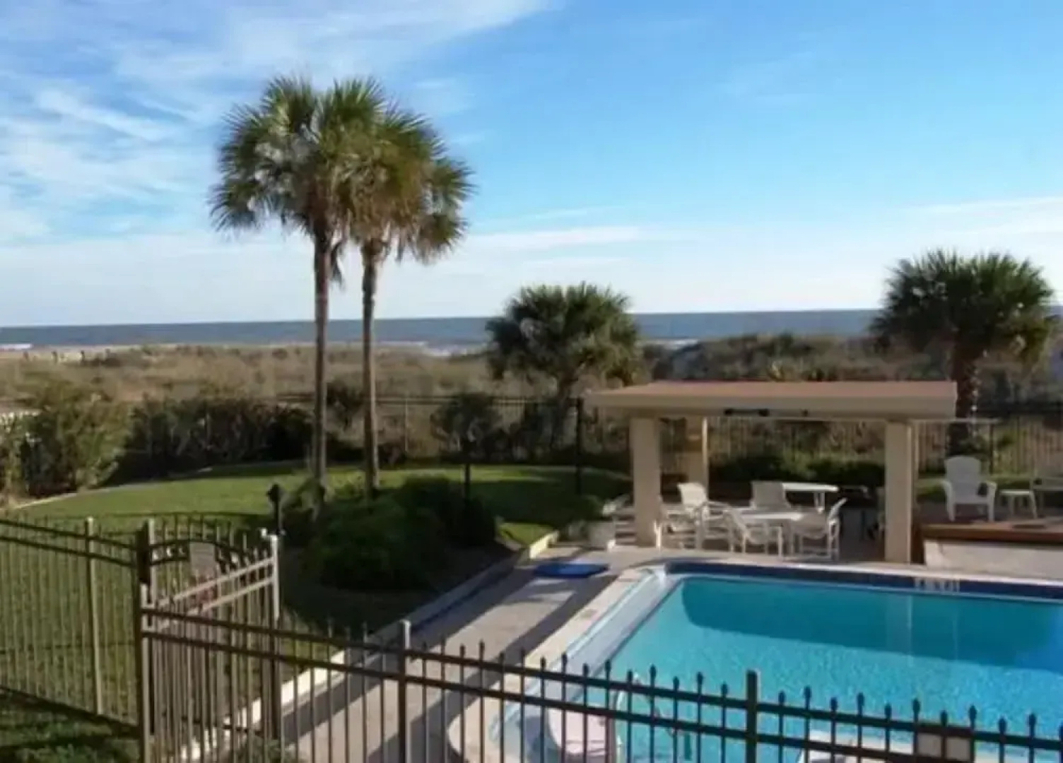Beachcomber 301 2 Br condo by RedAwning